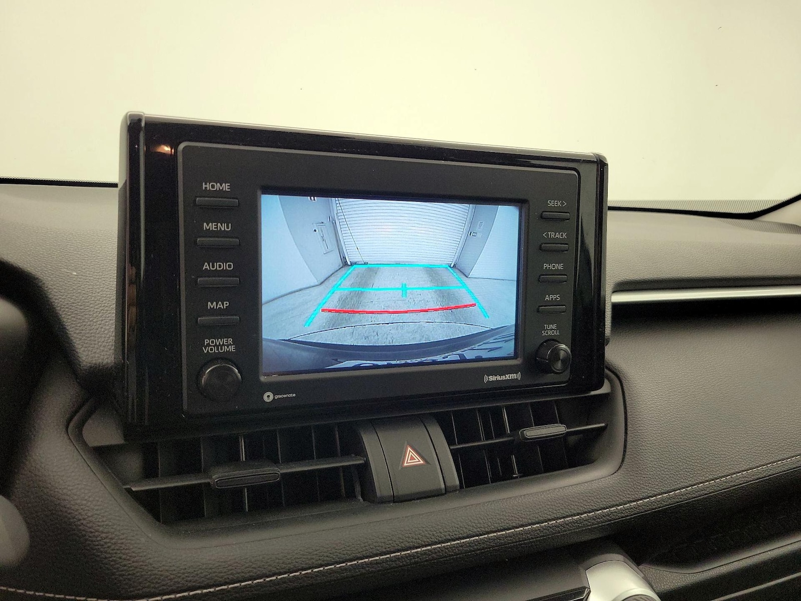 2020 Toyota RAV4 LE - Photo 15