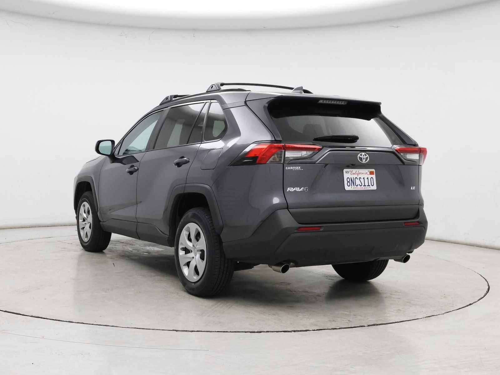 2020 Toyota RAV4 LE - Photo 3