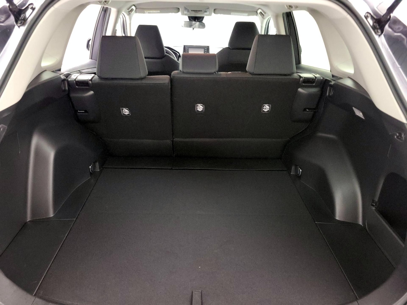 2020 Toyota RAV4 LE - Photo 21