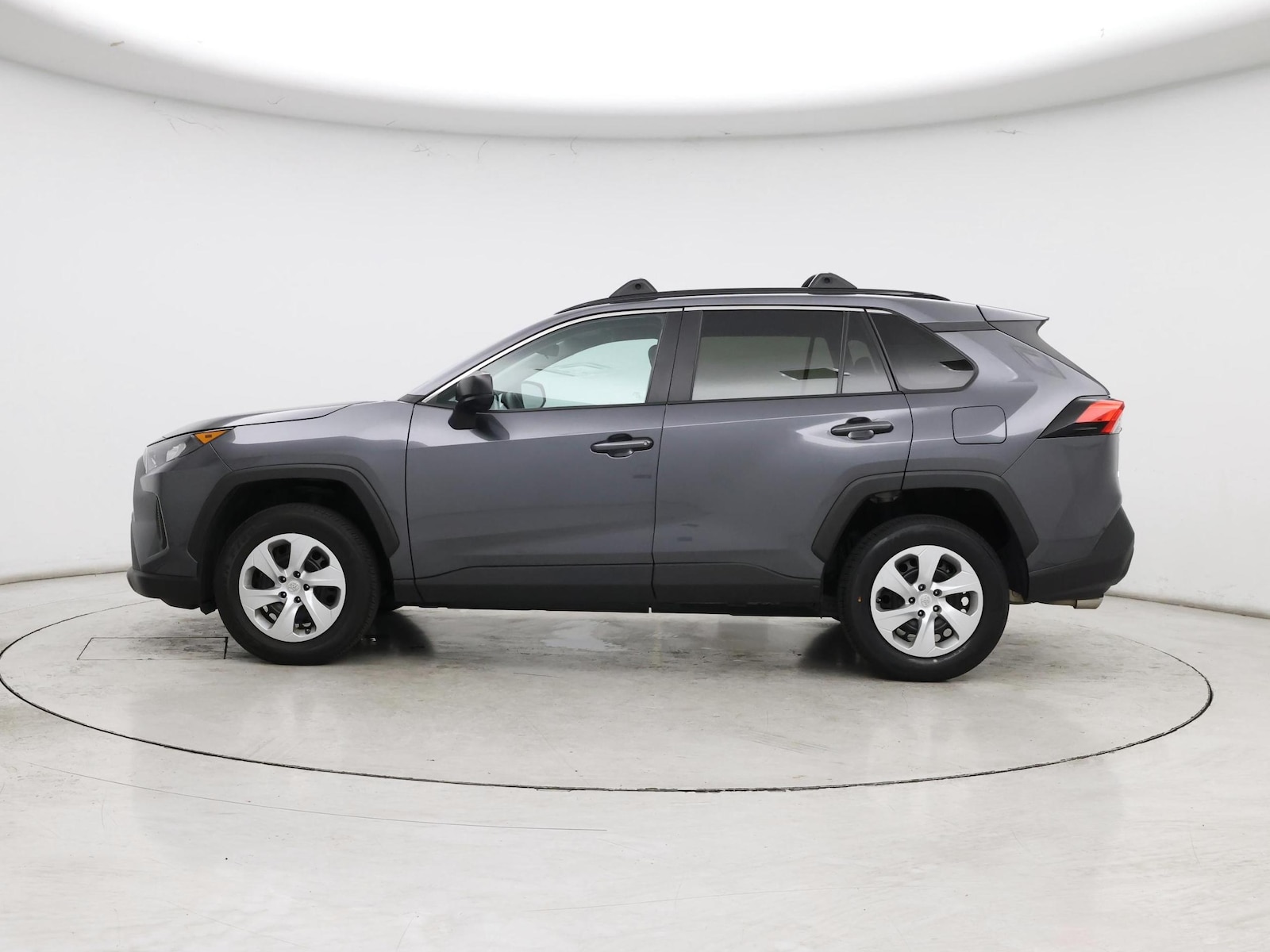 2020 Toyota RAV4 LE - Photo 4