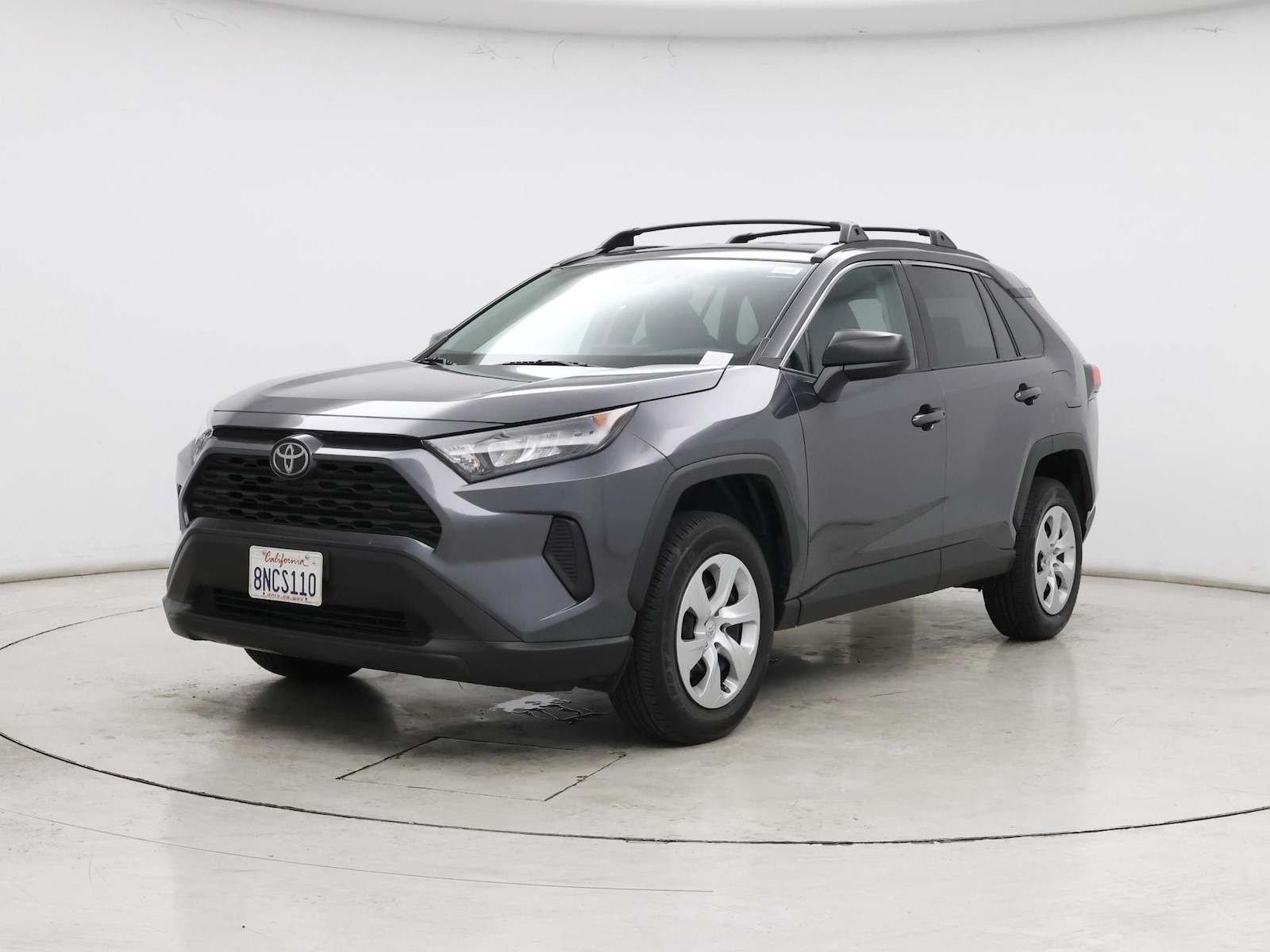2020 Toyota RAV4 LE - Photo 5