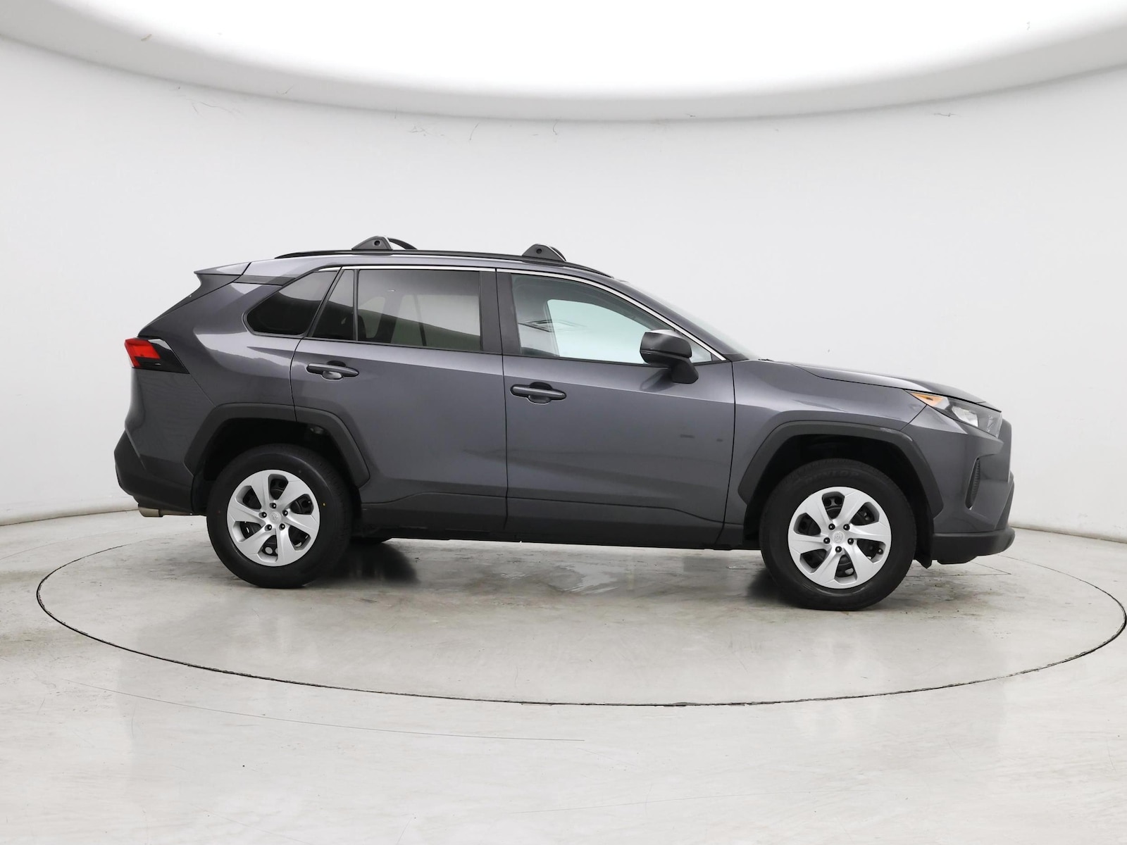 2020 Toyota RAV4 LE - Photo 8