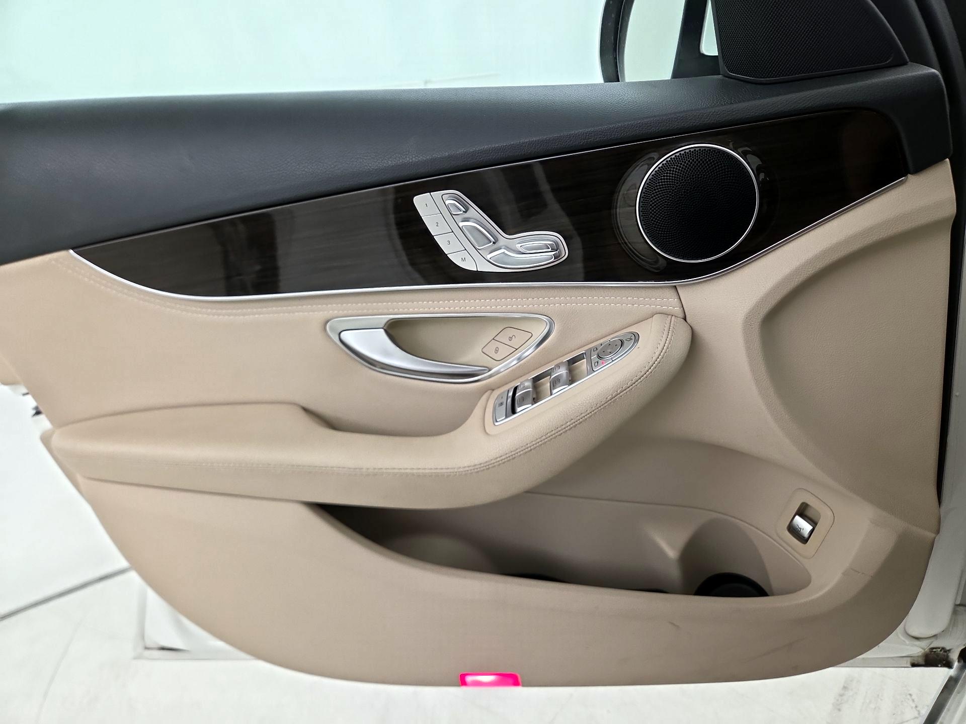 Thumbnail: 2016 Mercedes-Benz C-Class - 12