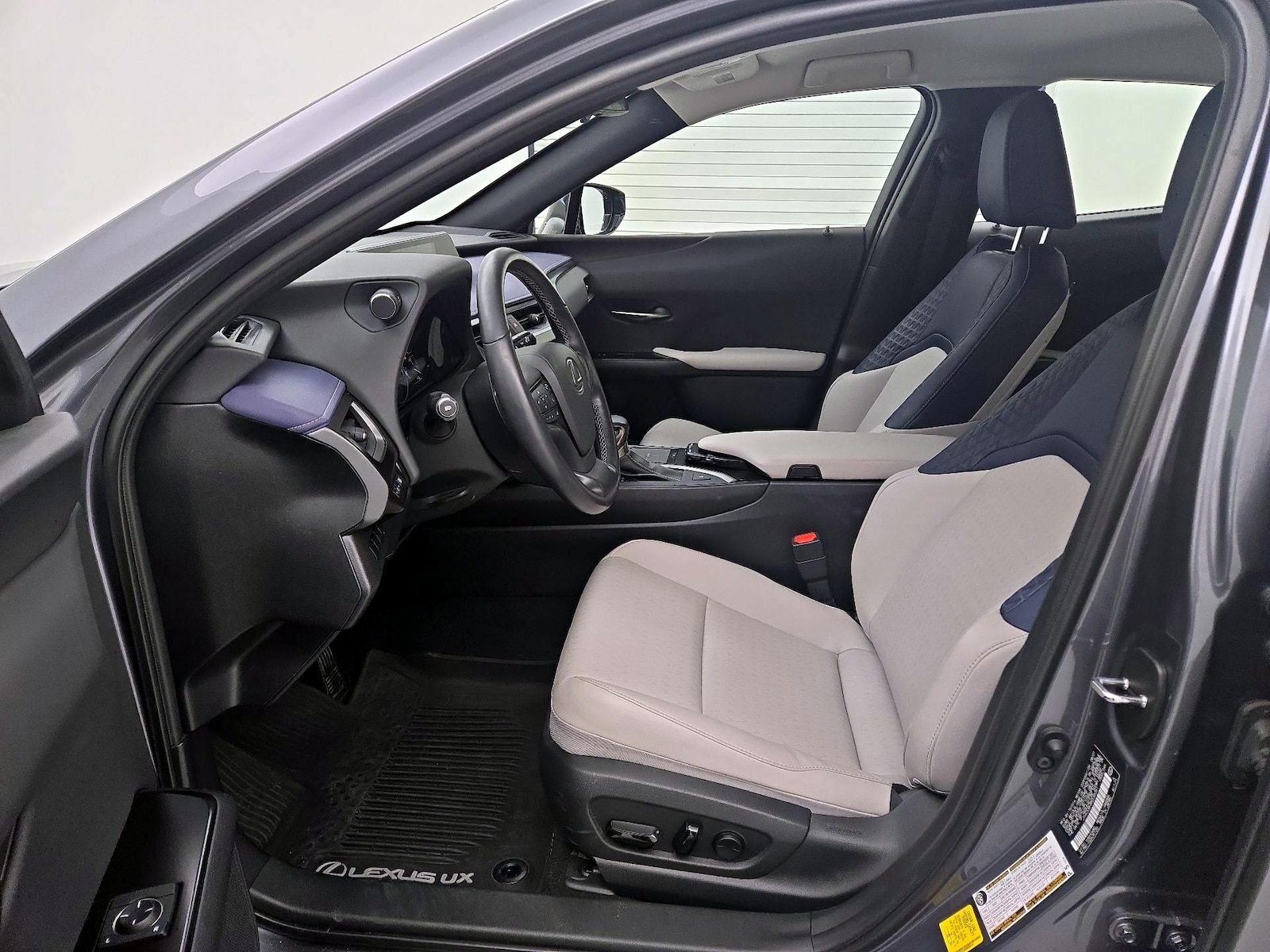 2021 Lexus UX 200 - Photo 12