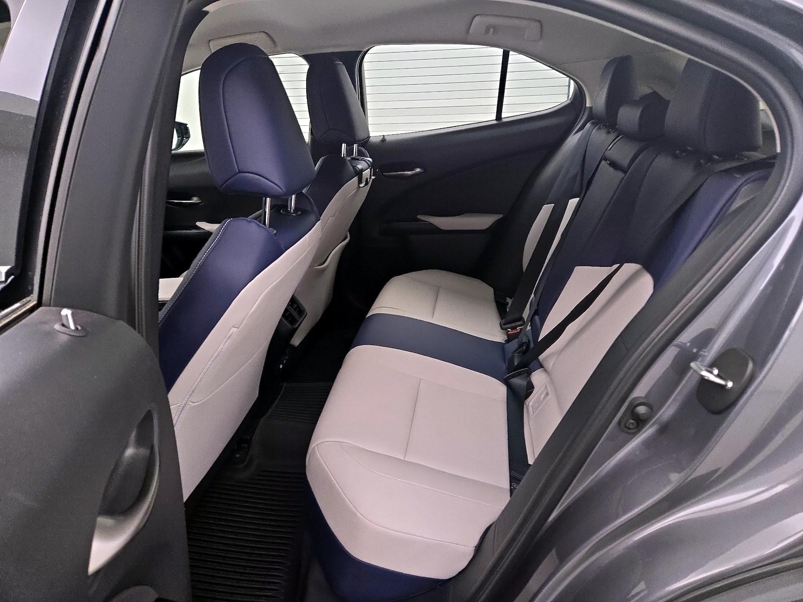 2021 Lexus UX 200 - Photo 18