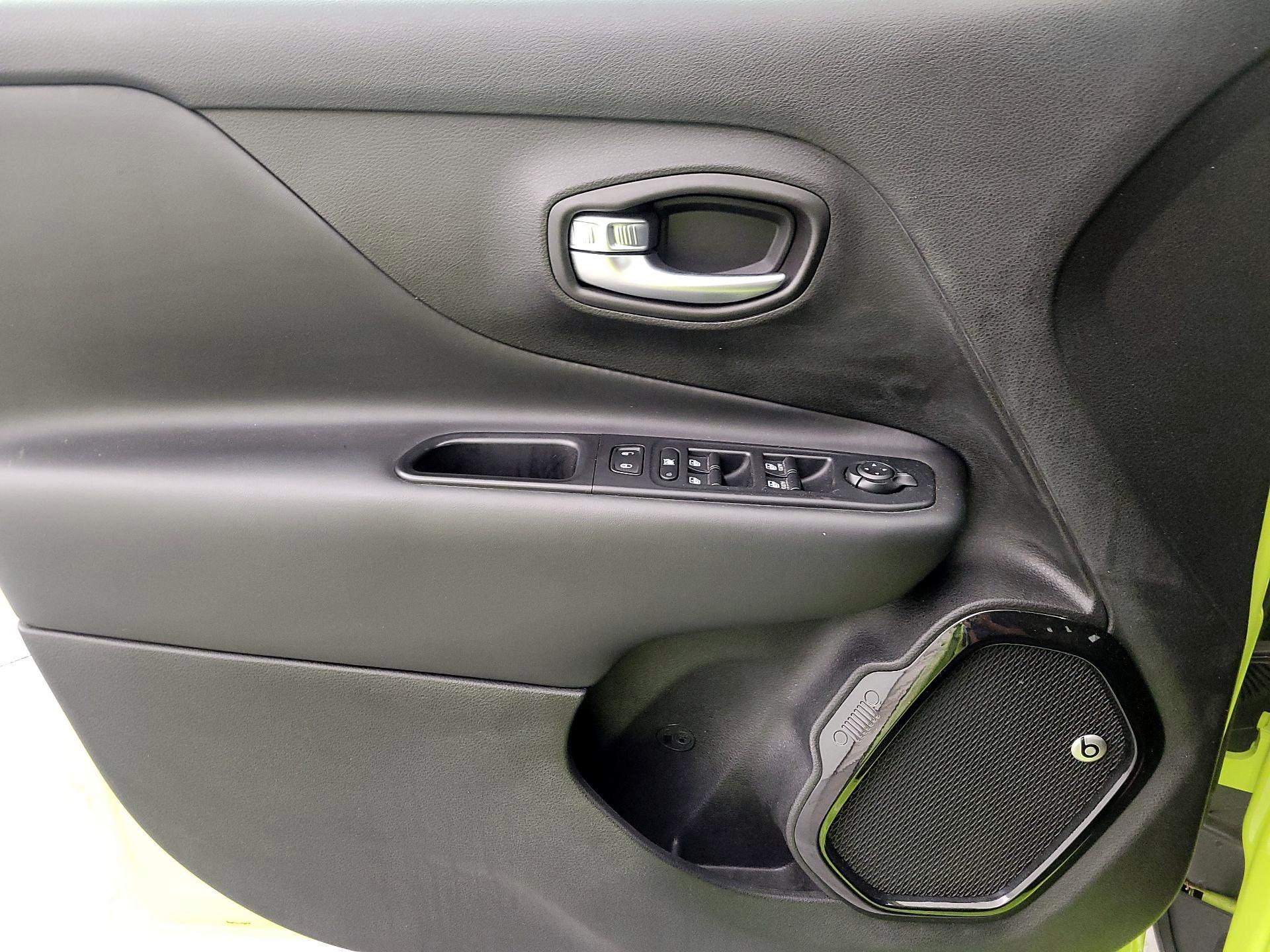 Thumbnail: 2017 Jeep Renegade - 12