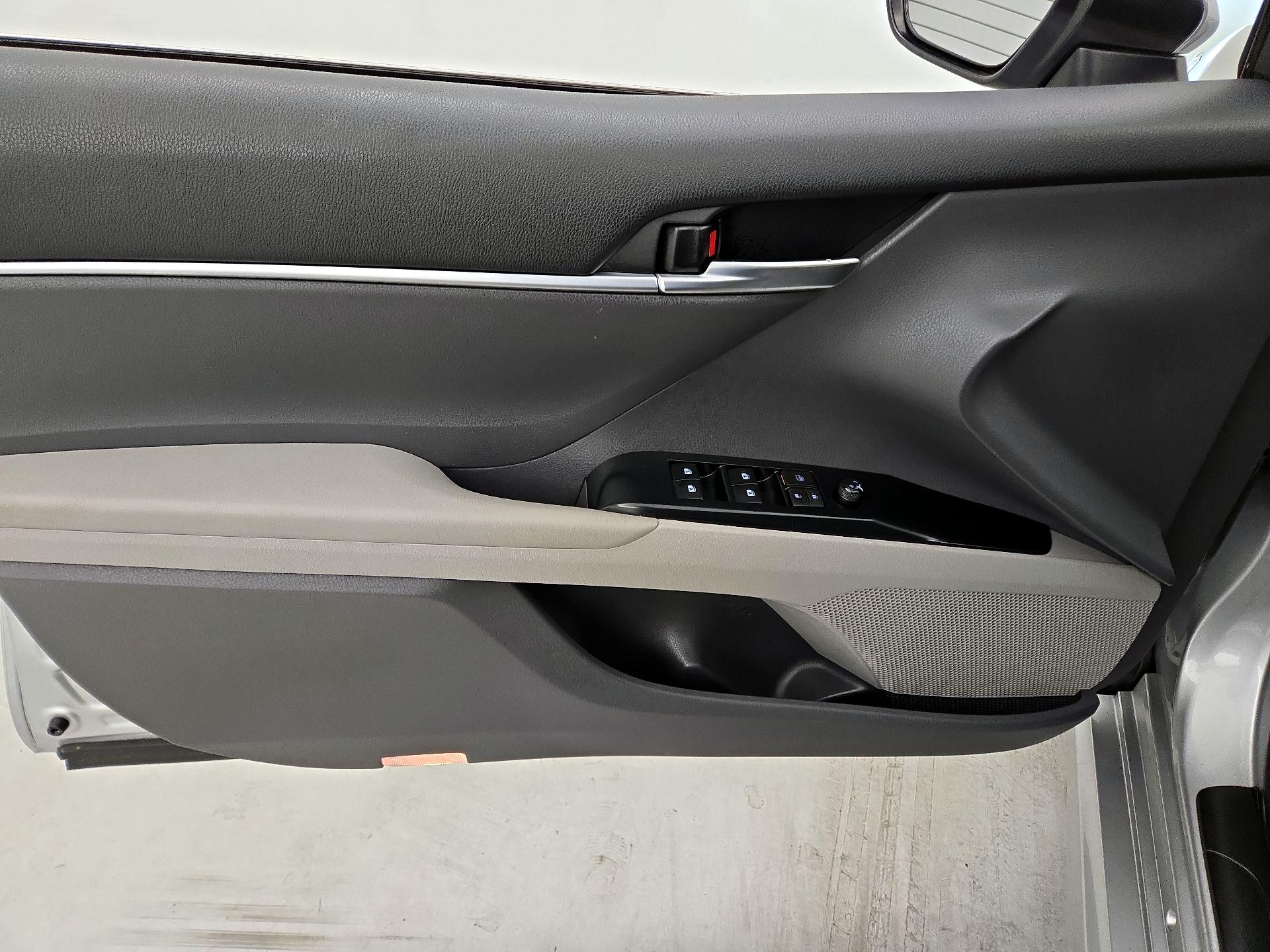 Thumbnail: 2018 Toyota Camry - 12