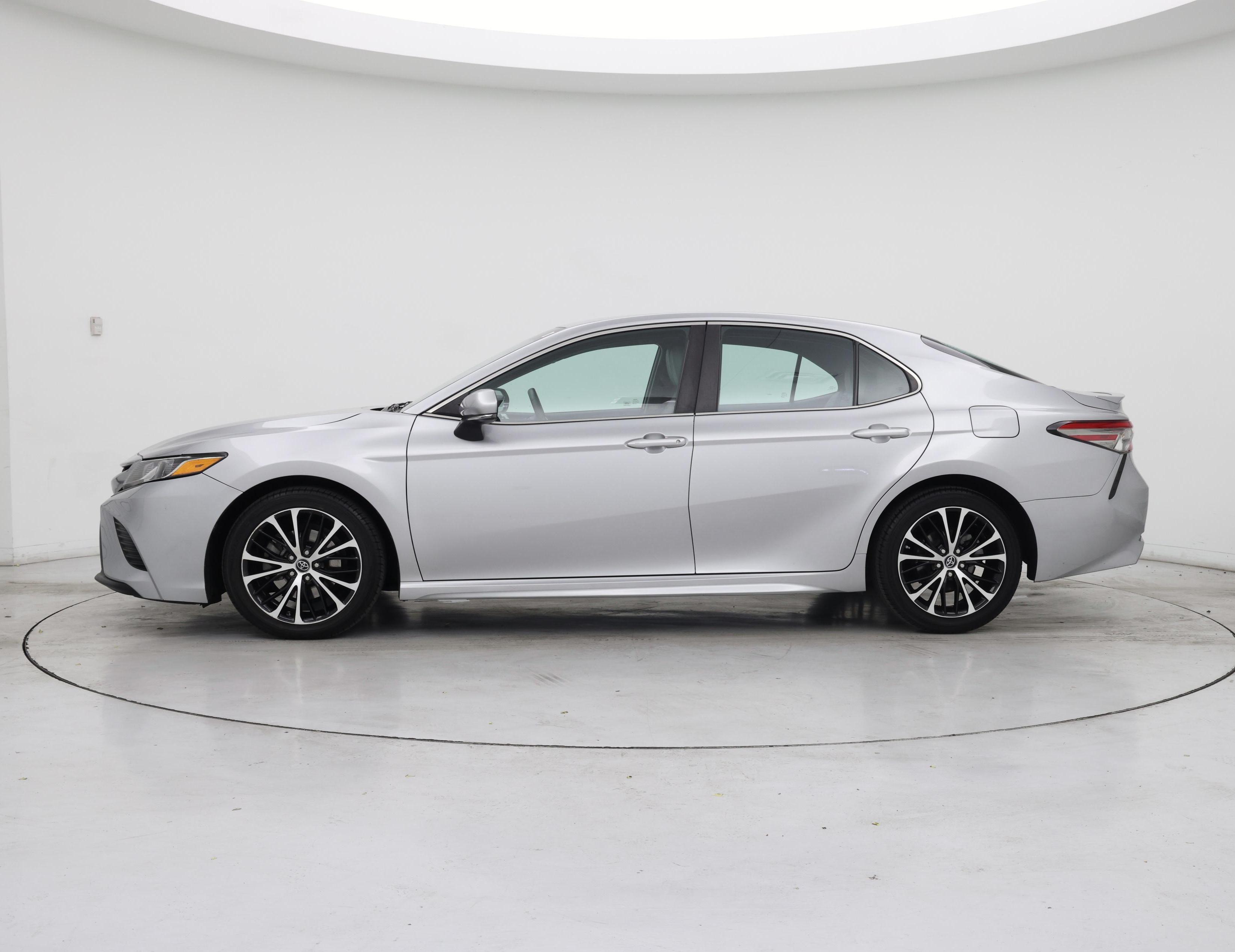 Thumbnail: 2018 Toyota Camry - 3