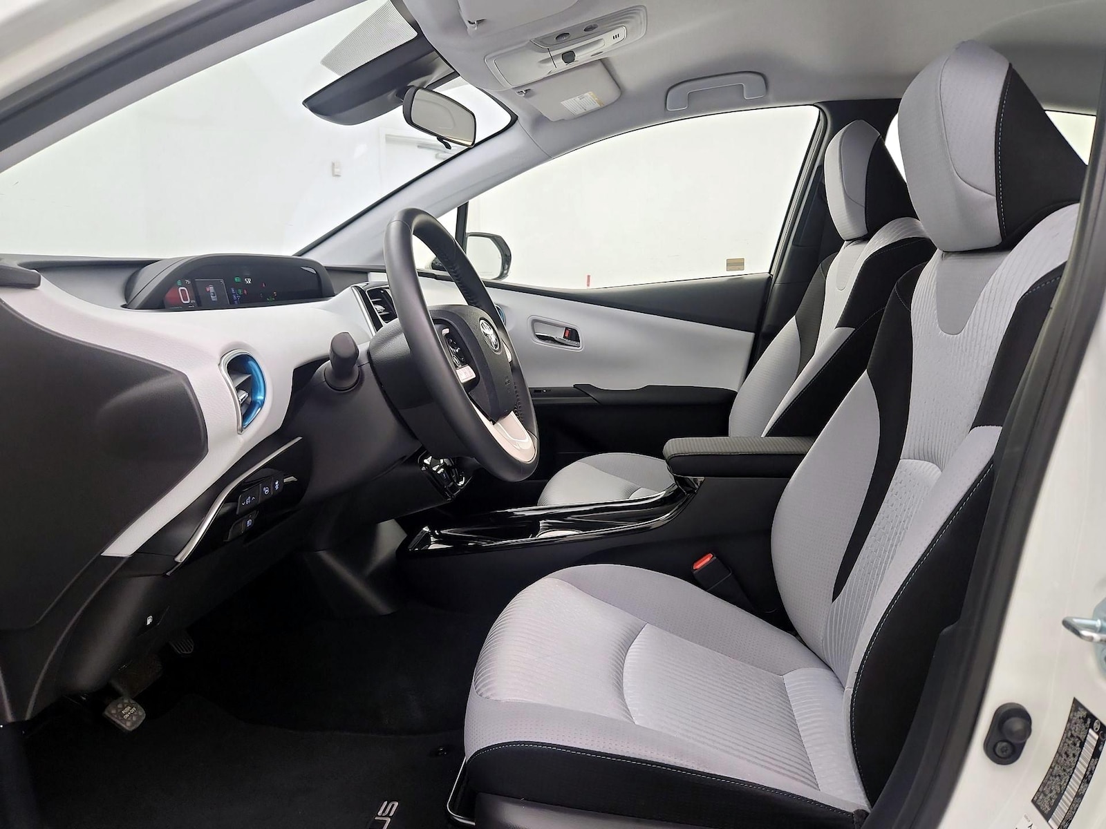 2017 Toyota Prius Three - Photo 12