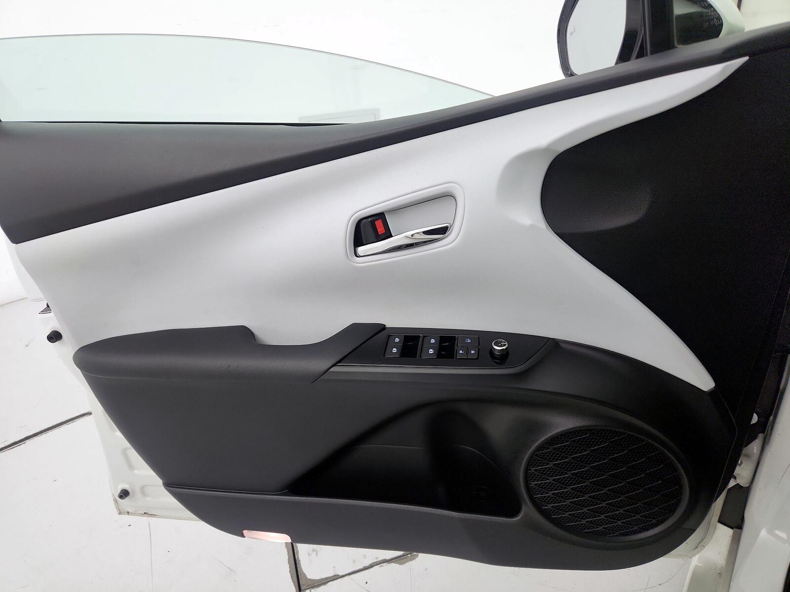 2017 Toyota Prius Three - Photo 13