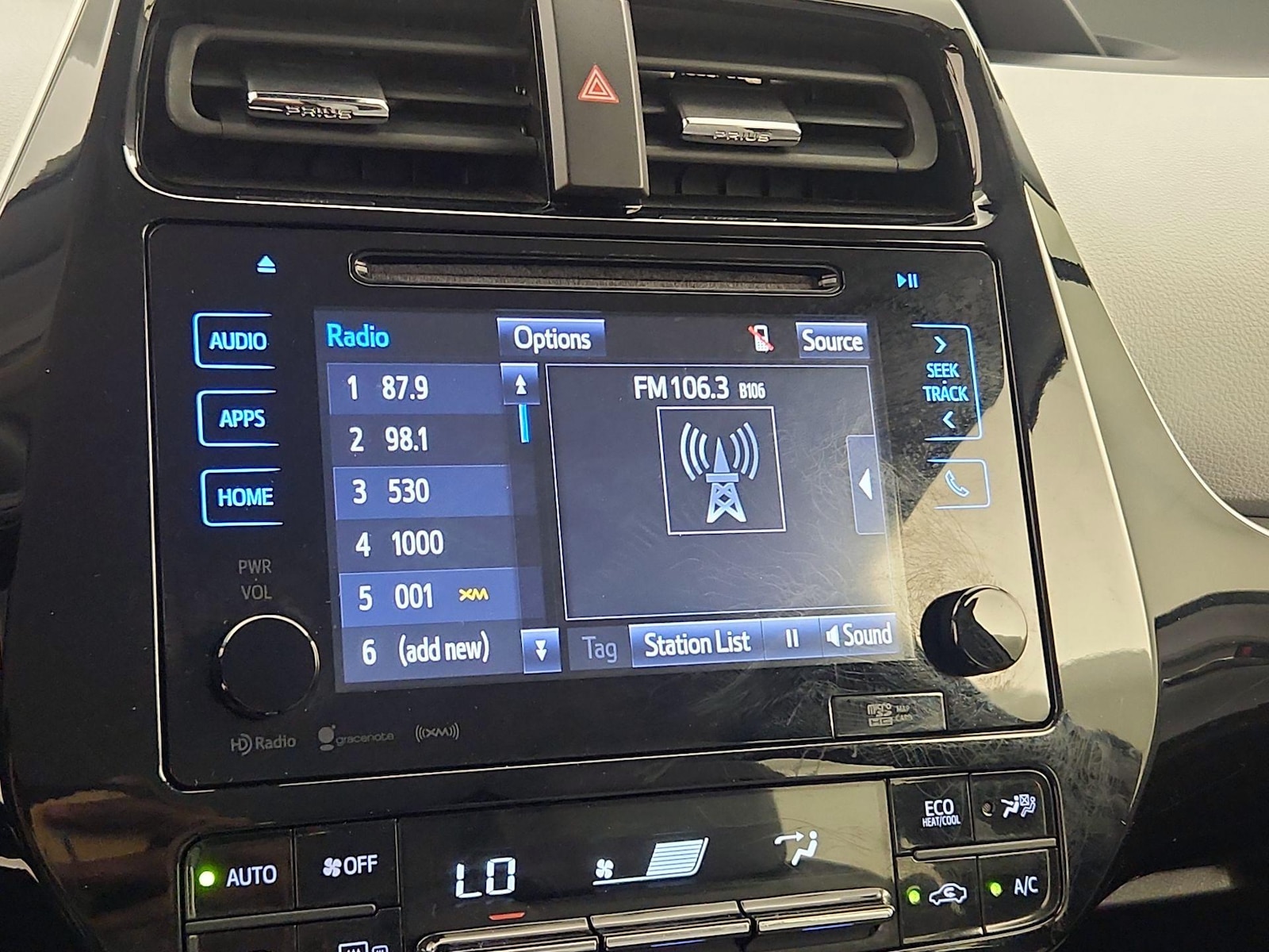 2017 Toyota Prius Three - Photo 16