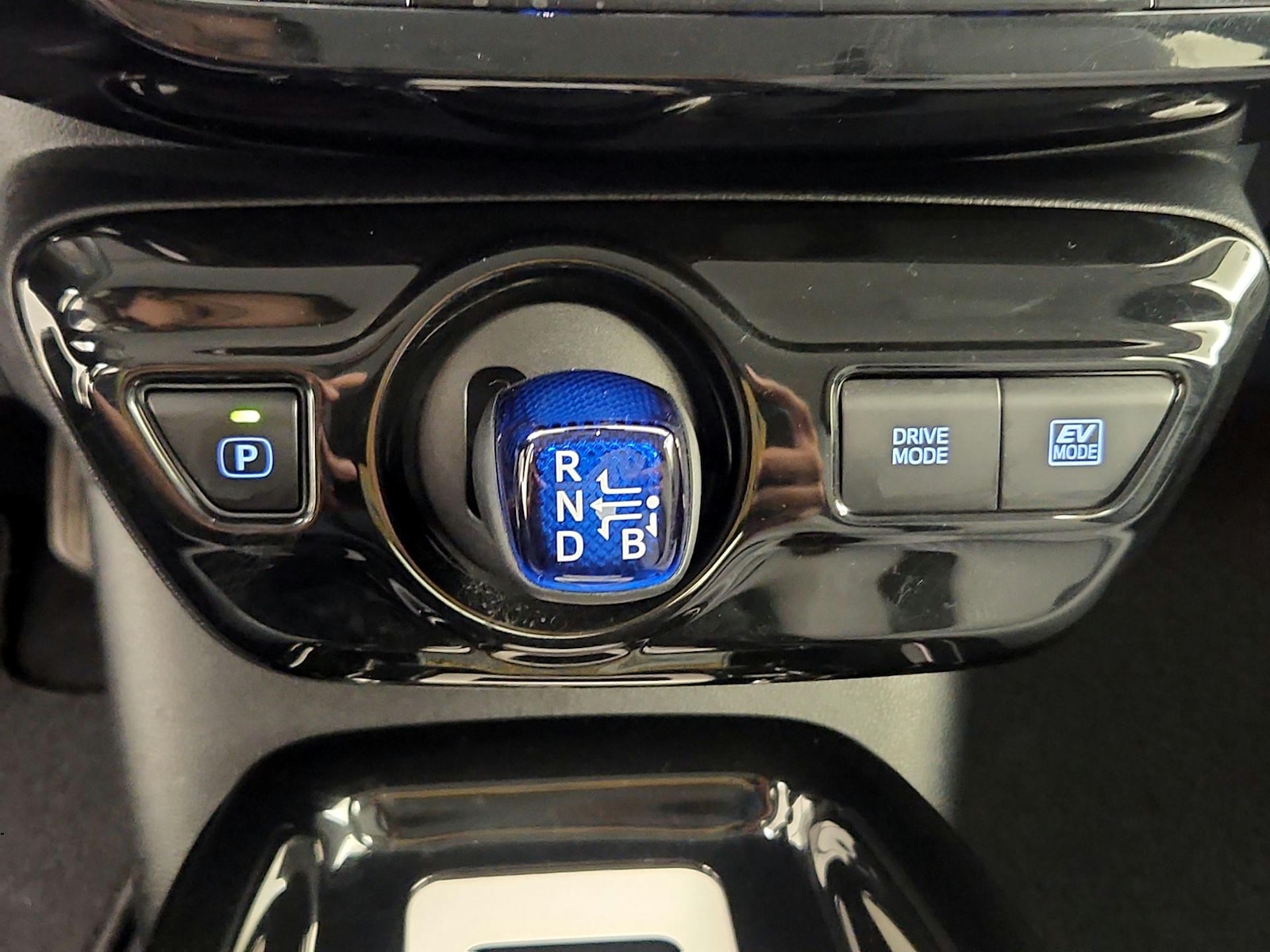 2017 Toyota Prius Three - Photo 18