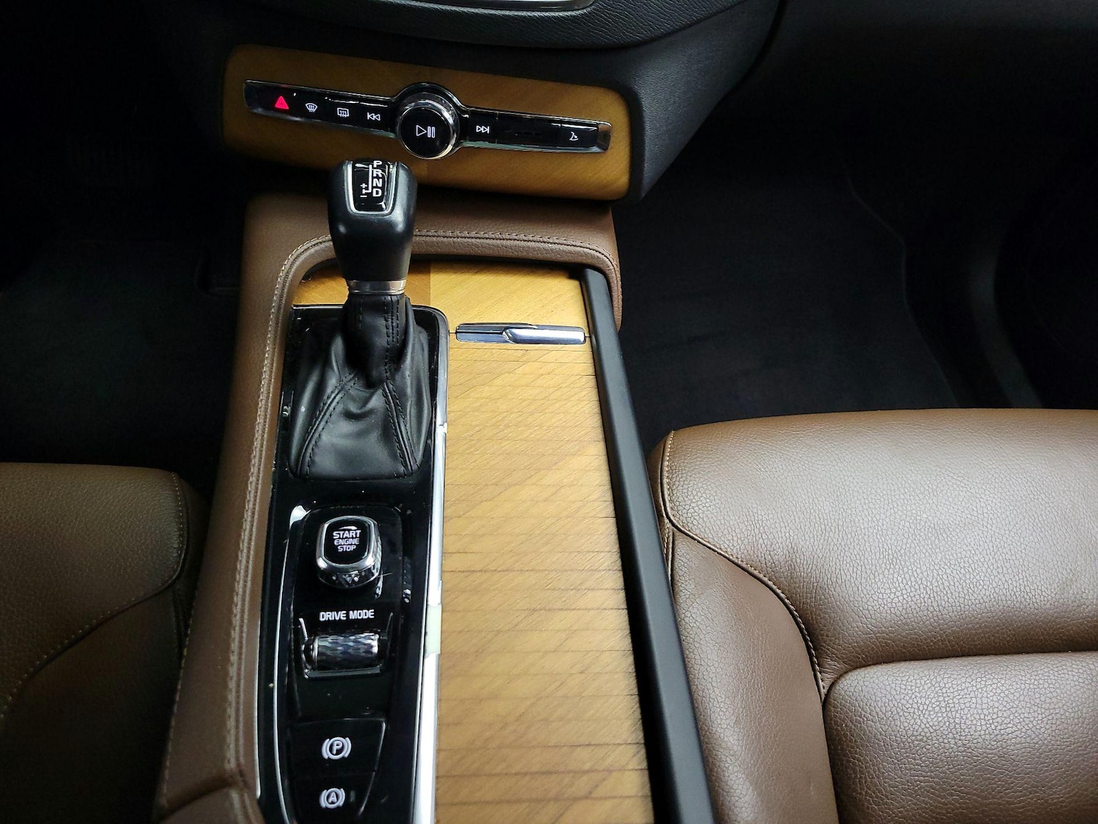 2021 Volvo XC90 Momentum - Photo 17