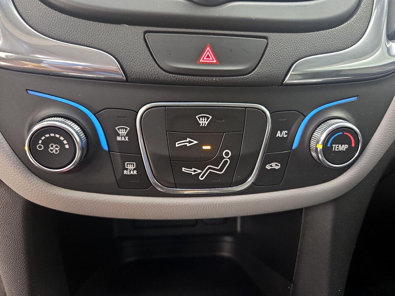 2020 Chevrolet Equinox LT - Photo 17