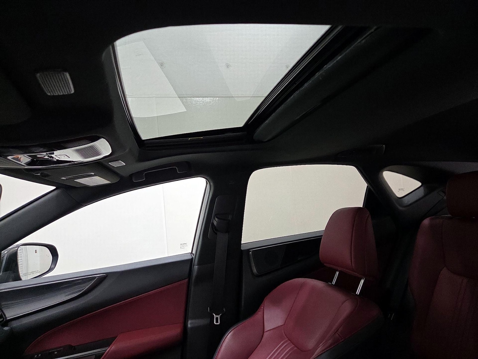 Sunroof(s) & Overhead Airbags