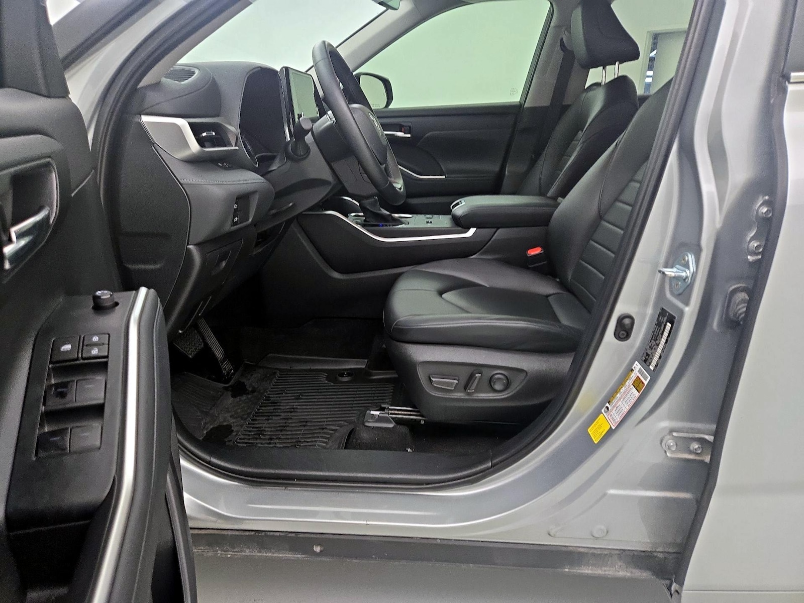 2024 Toyota Highlander XLE - Photo 12