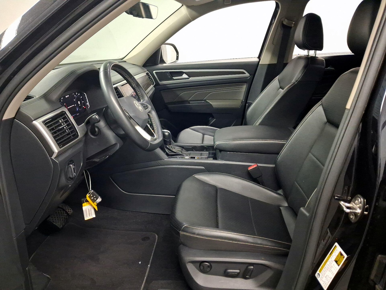 2022 Volkswagen Atlas SE w/Tech - Photo 12