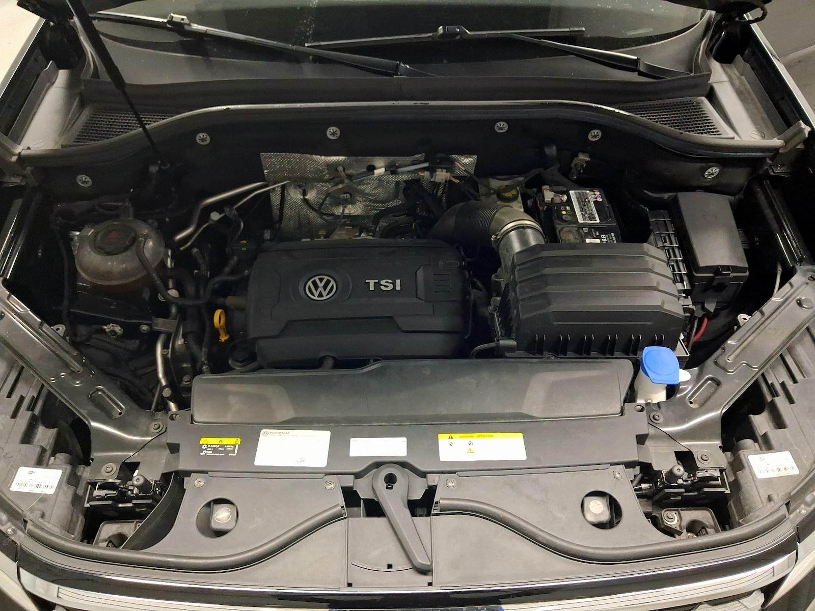 2022 Volkswagen Atlas SE w/Tech - Photo 18