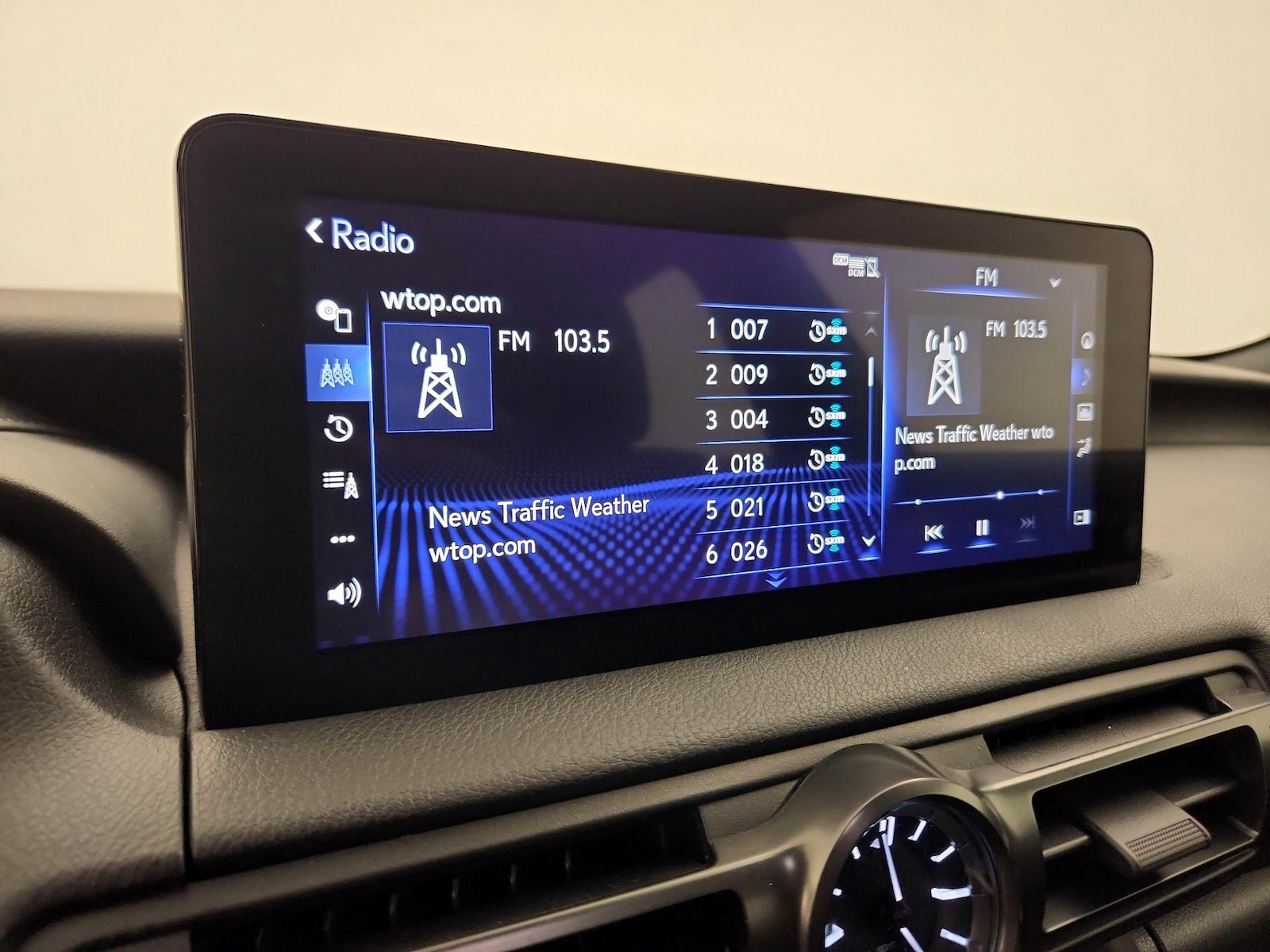 2024 Lexus IS 350 F SPORT - Photo 17