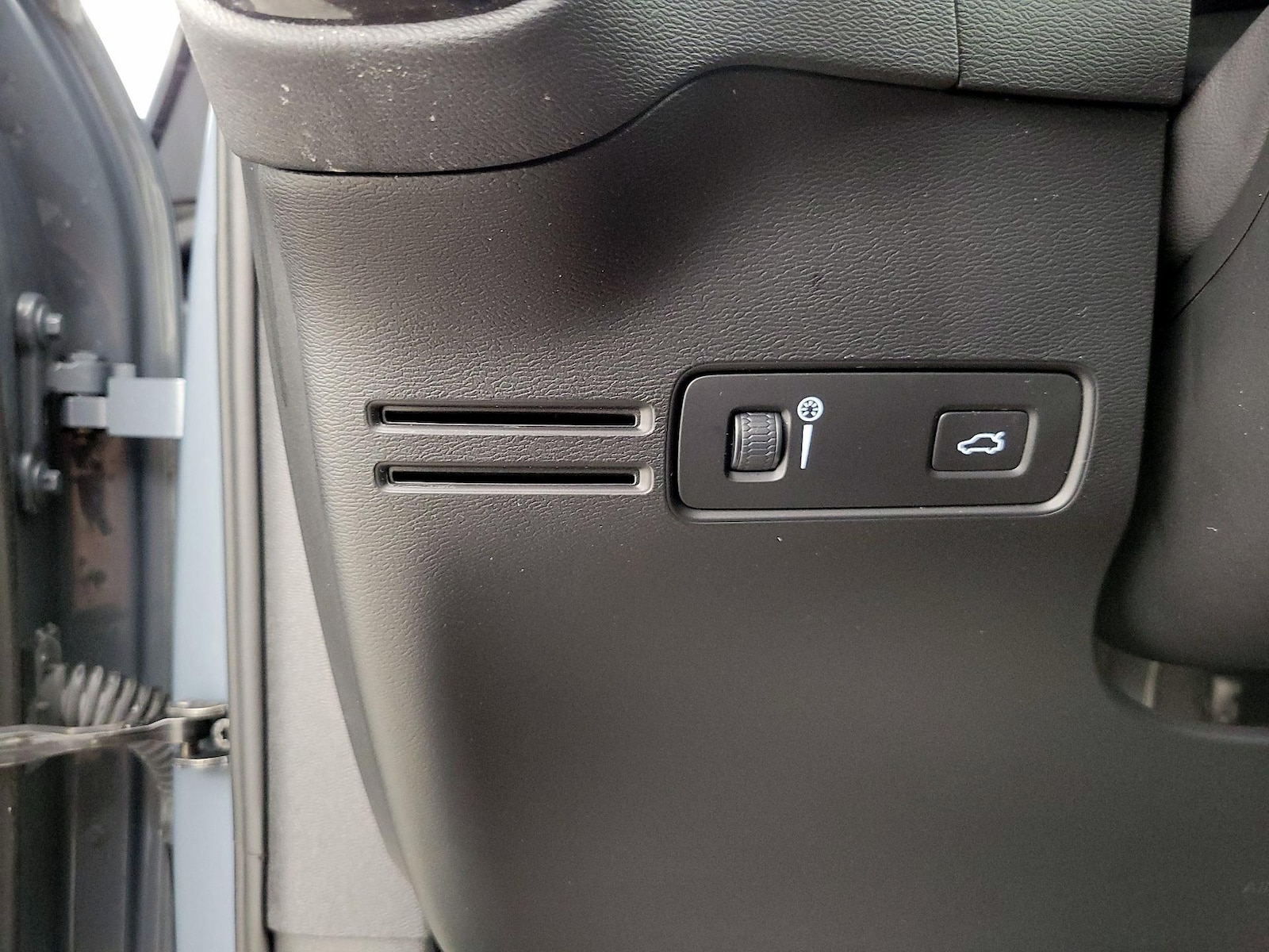 2020 Volvo XC40 Momentum - Photo 14
