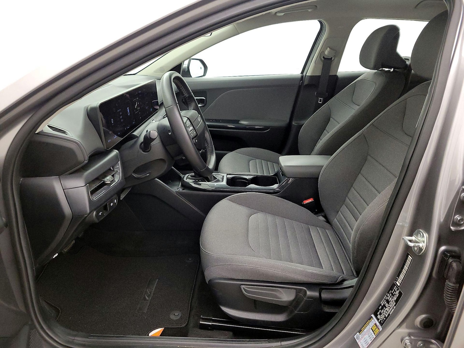 2025 Kia K4 EX - Photo 12