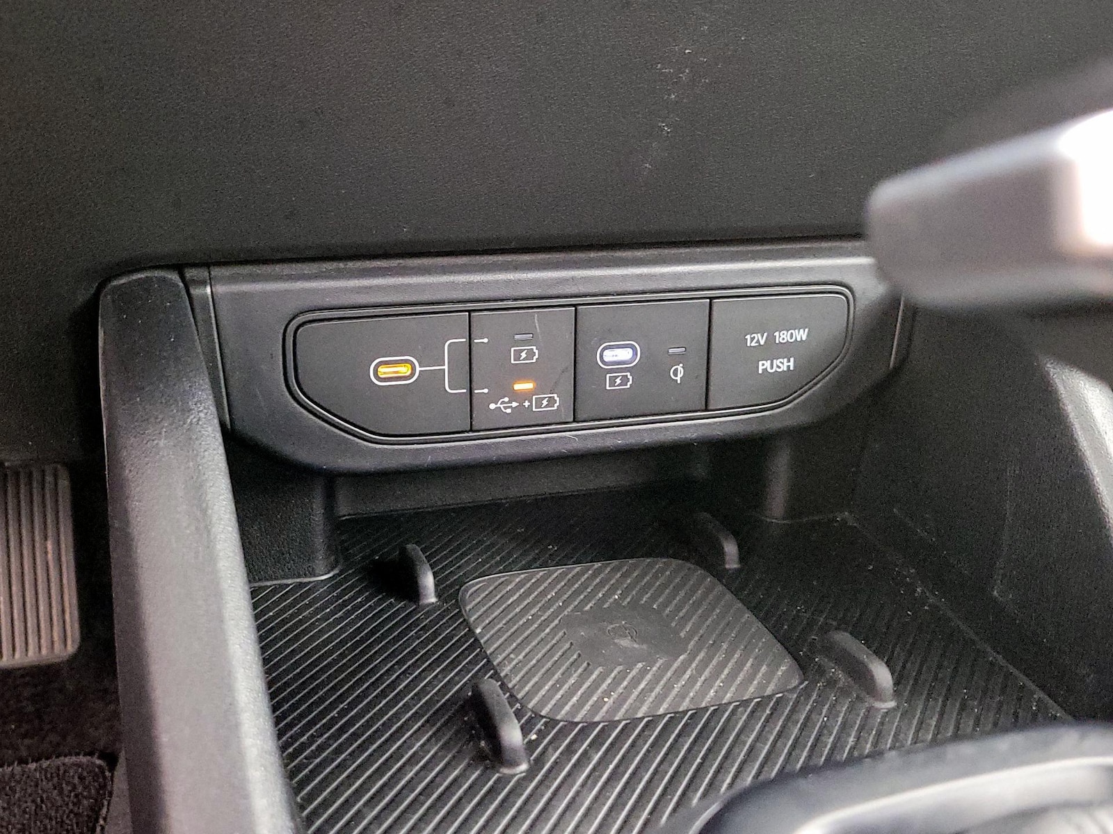 2025 Kia K4 EX - Photo 19