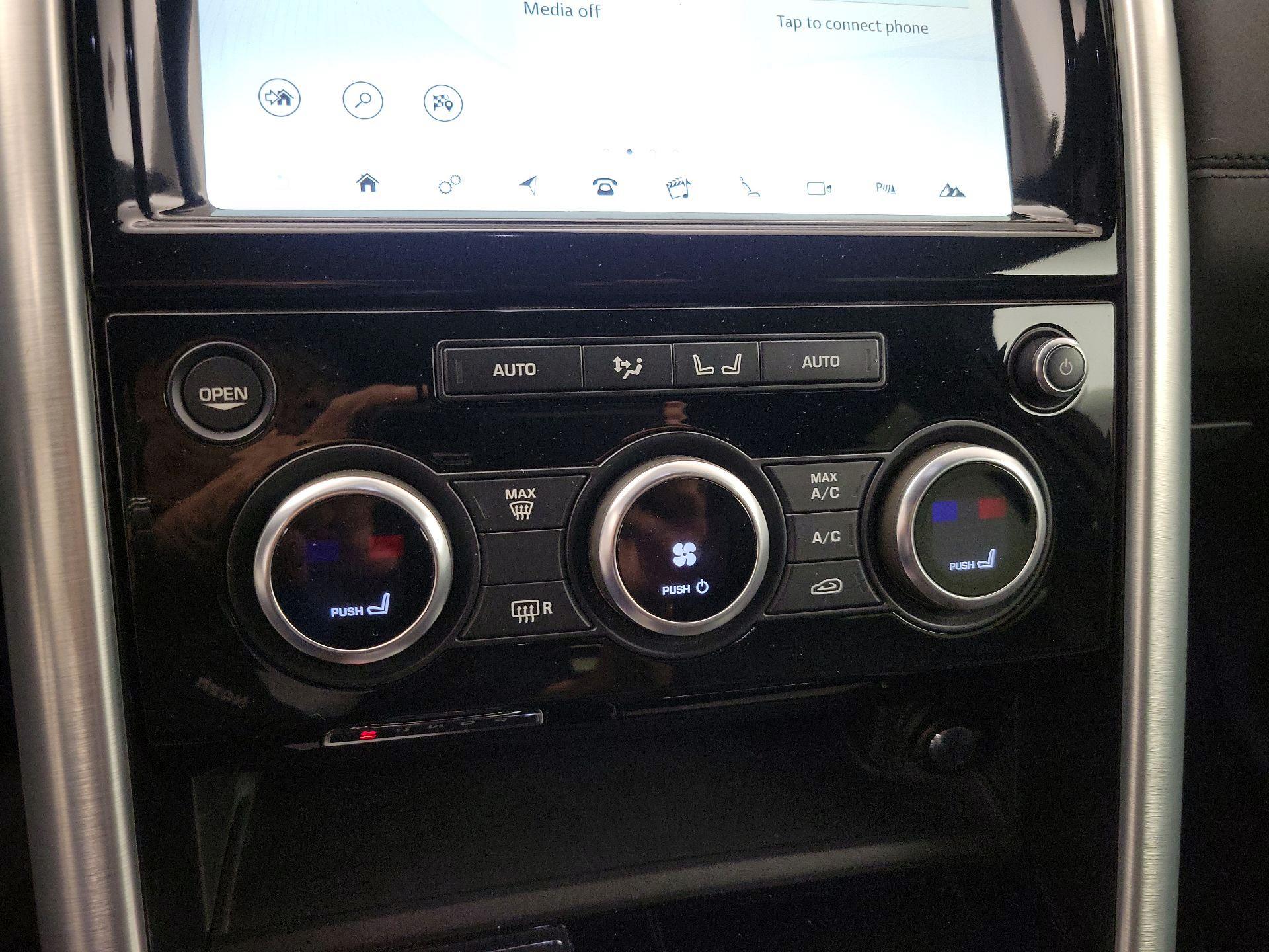 Thumbnail: 2018 Land Rover Discovery - 17