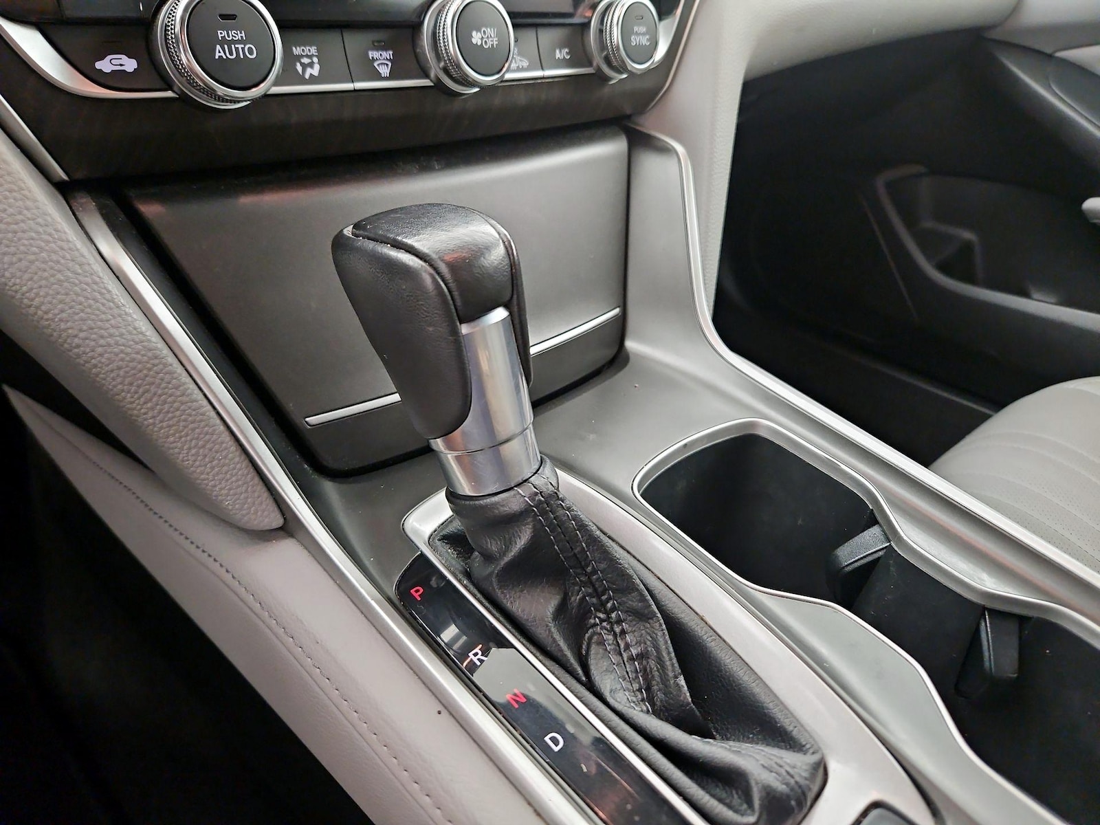 2018 Honda Accord Touring - Photo 18