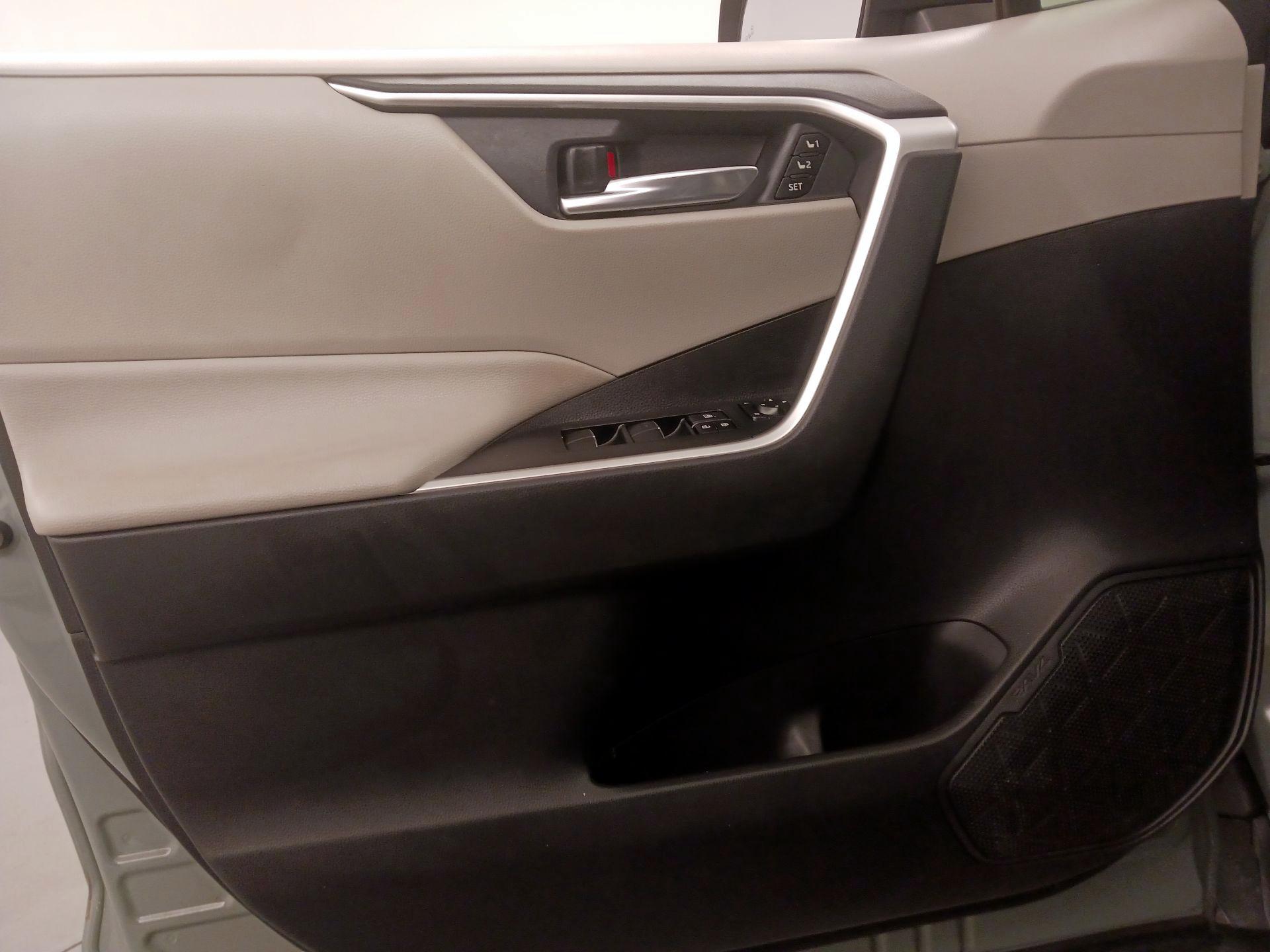 Thumbnail: 2021 Toyota RAV4 - 12