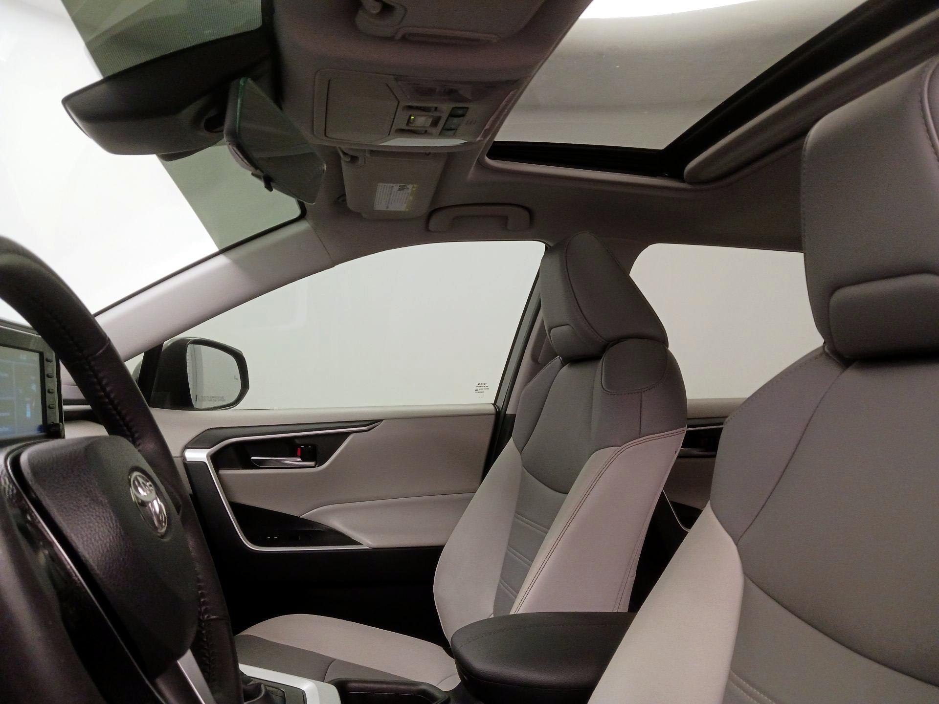 Thumbnail: 2021 Toyota RAV4 - 19