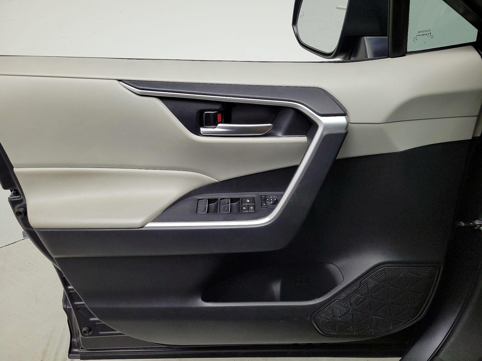 2024 Toyota RAV4 XLE - Photo 13
