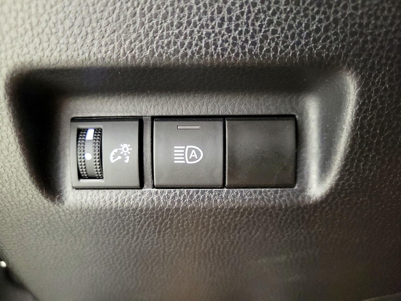 2024 Toyota RAV4 XLE - Photo 14