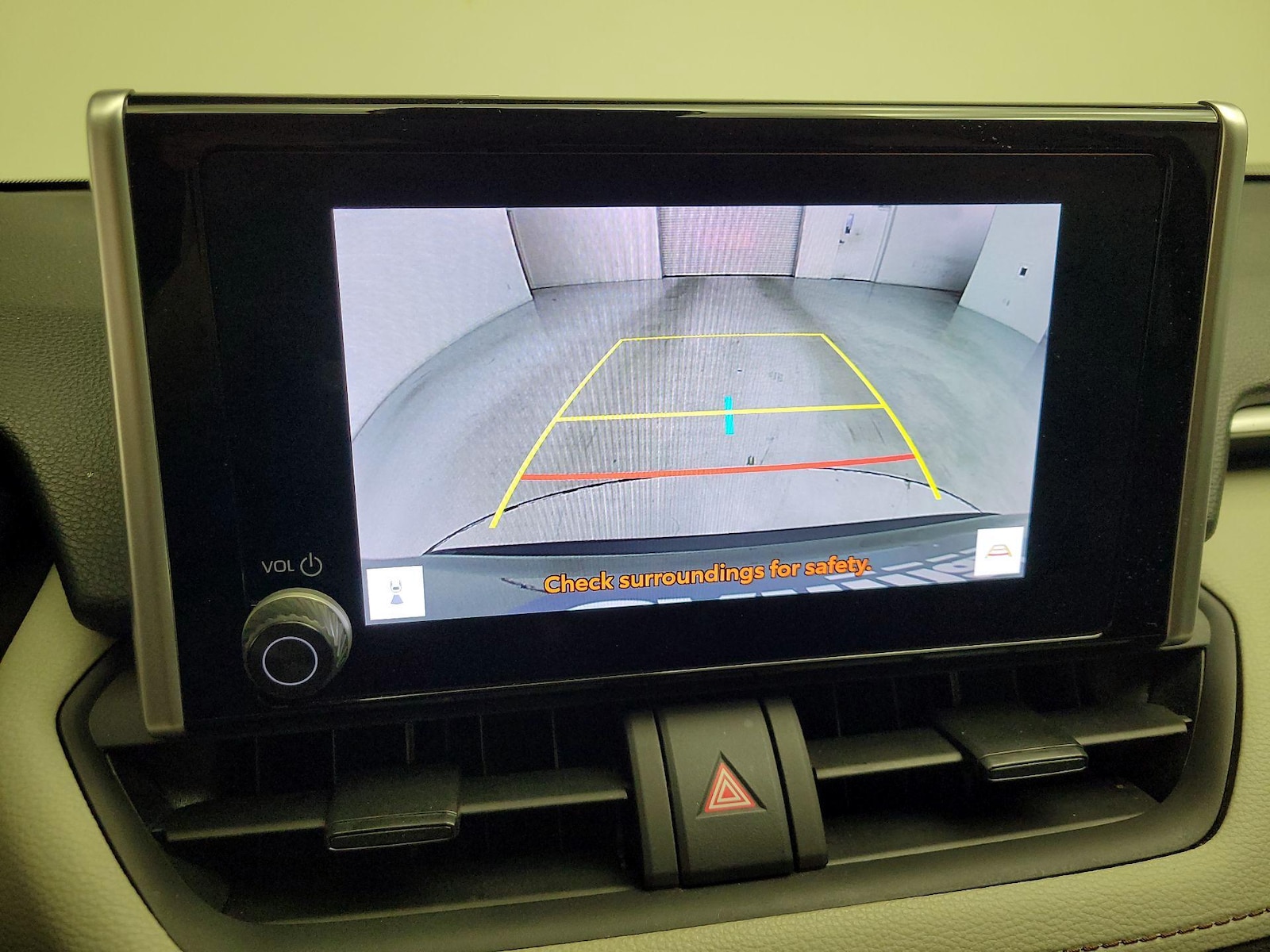 2024 Toyota RAV4 XLE - Photo 16