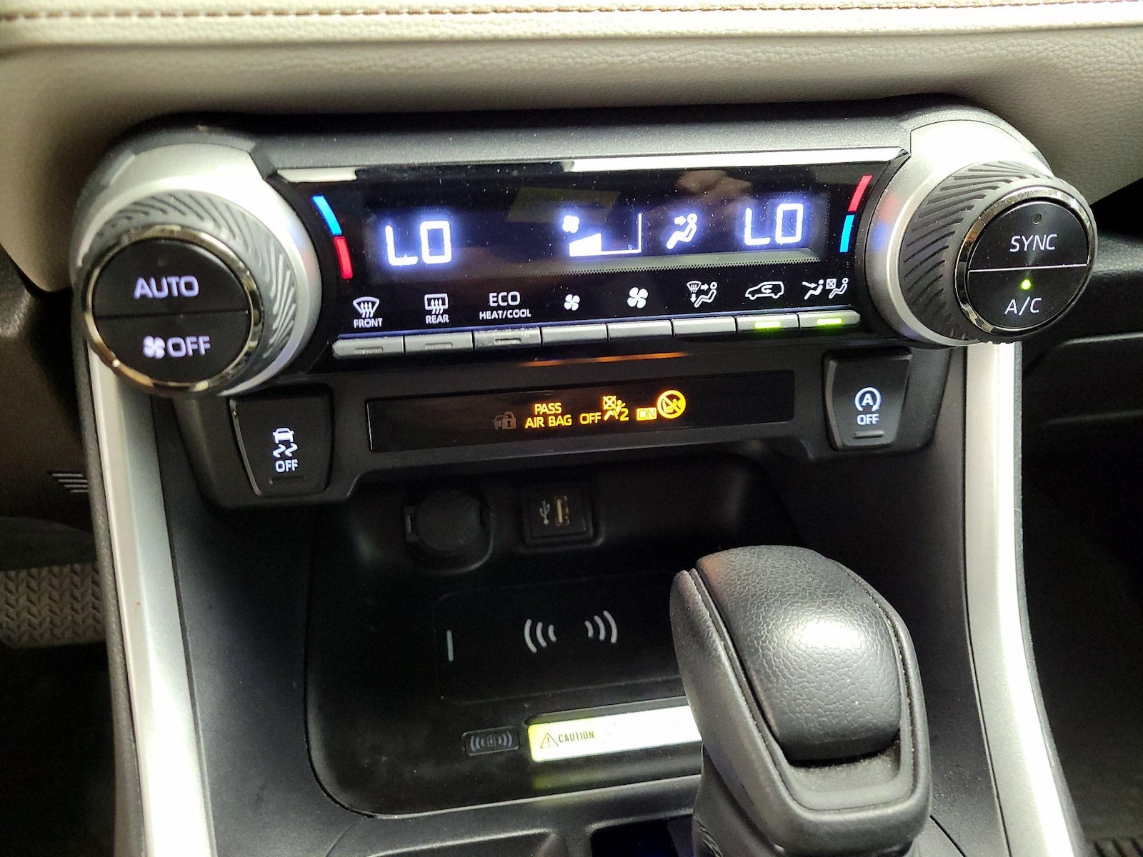 2024 Toyota RAV4 XLE - Photo 18