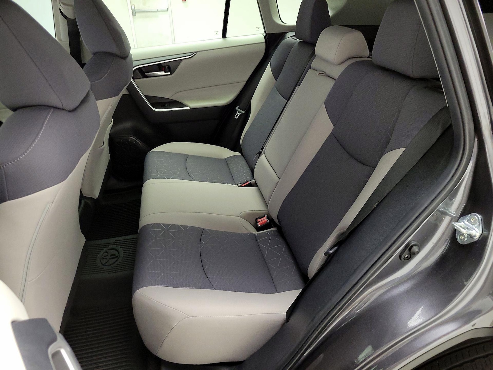 2024 Toyota RAV4 XLE - Photo 21