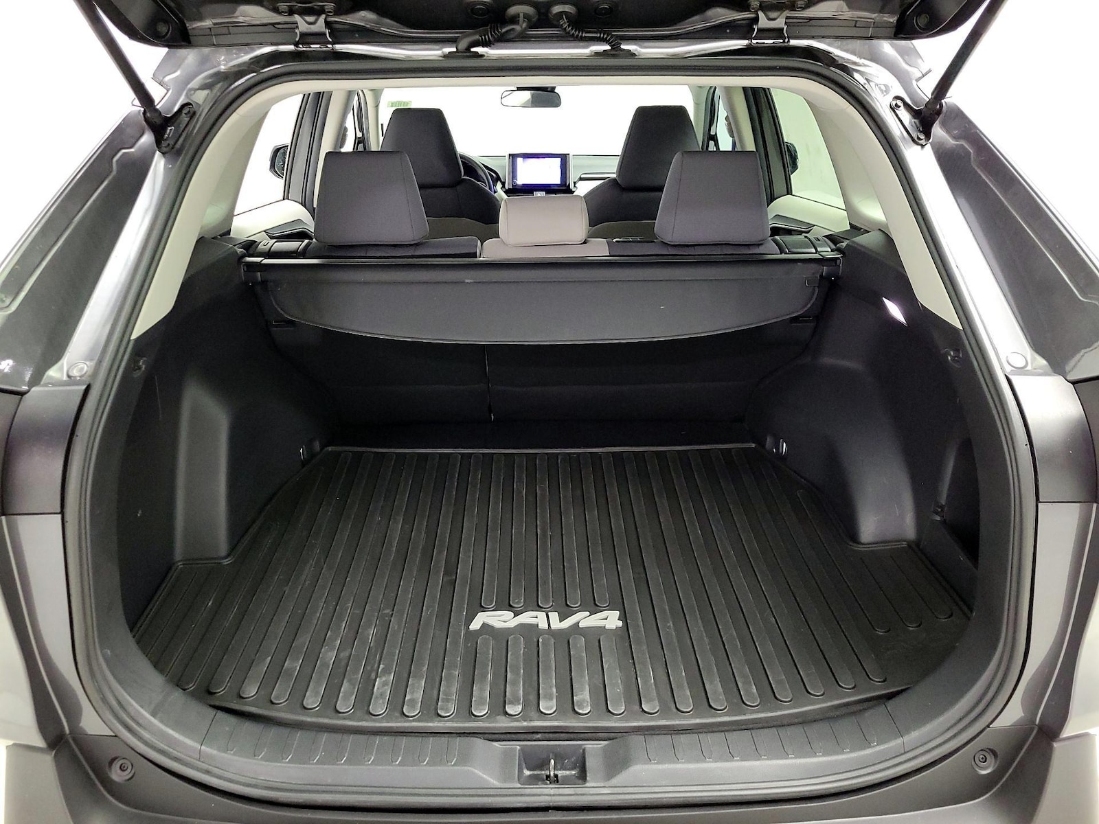 2024 Toyota RAV4 XLE - Photo 22