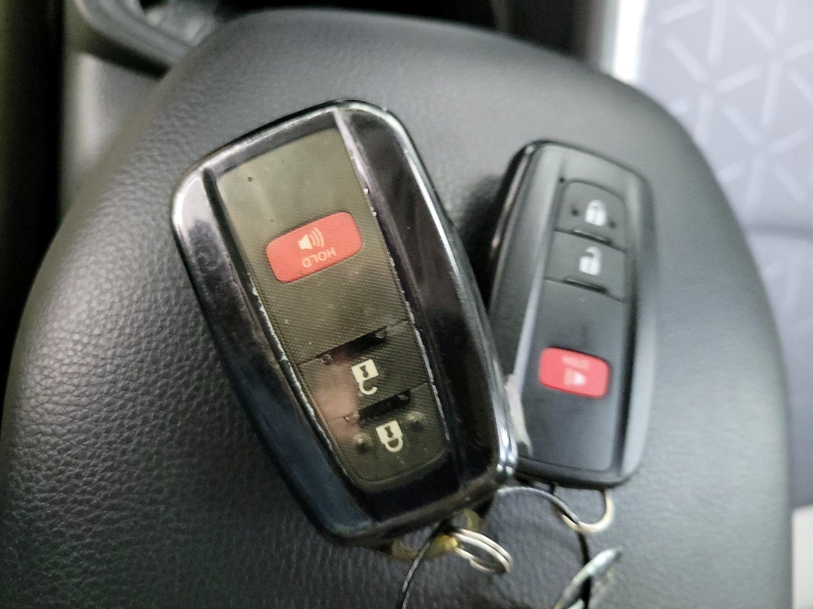 2024 Toyota RAV4 XLE - Photo 24