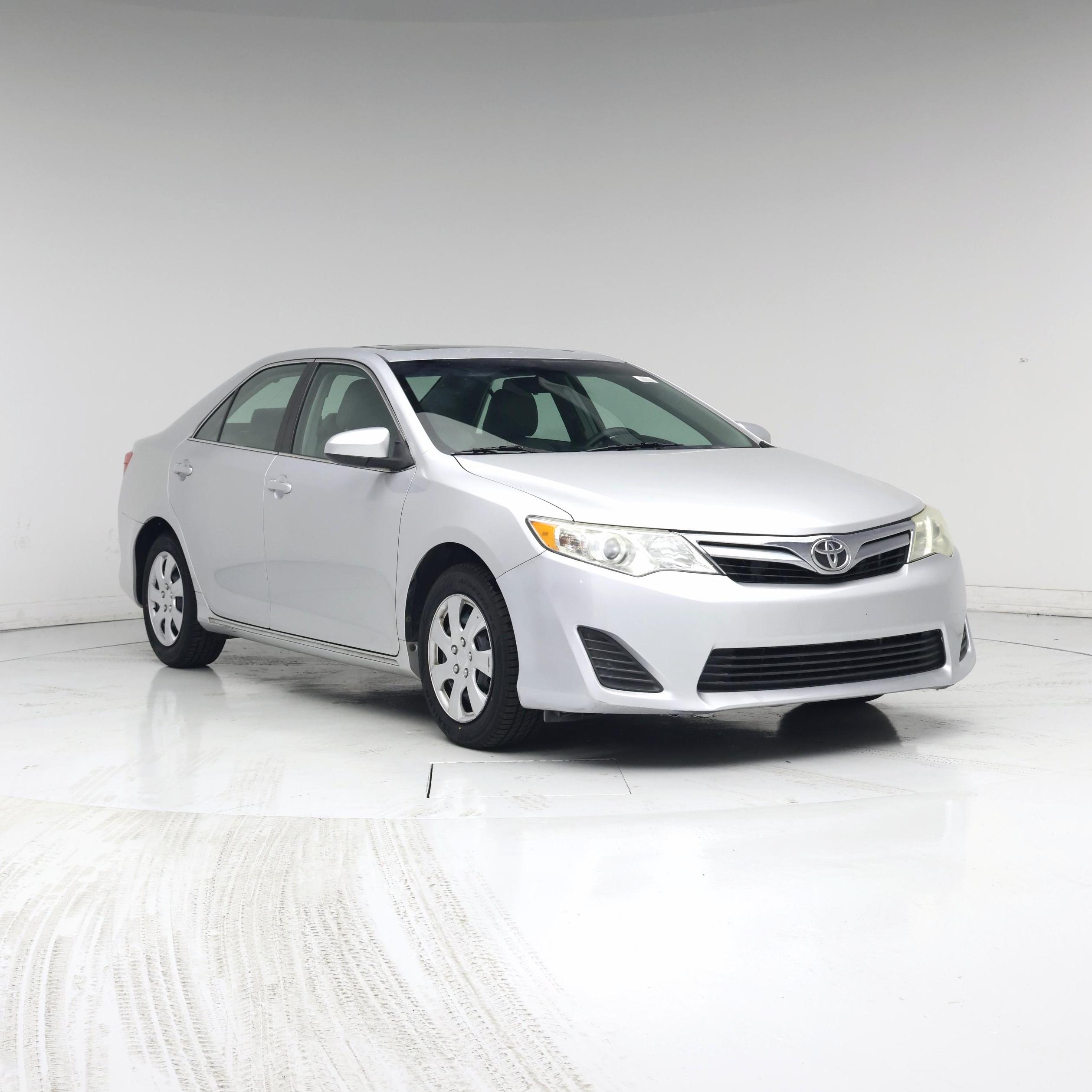Silver 2014 Toyota Camry Sedan Front-Wheel Drive Automatic