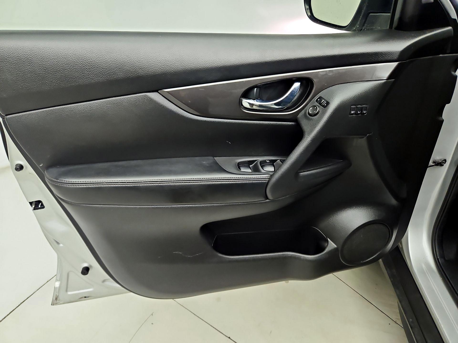 Thumbnail: 2019 Nissan Rogue - 12