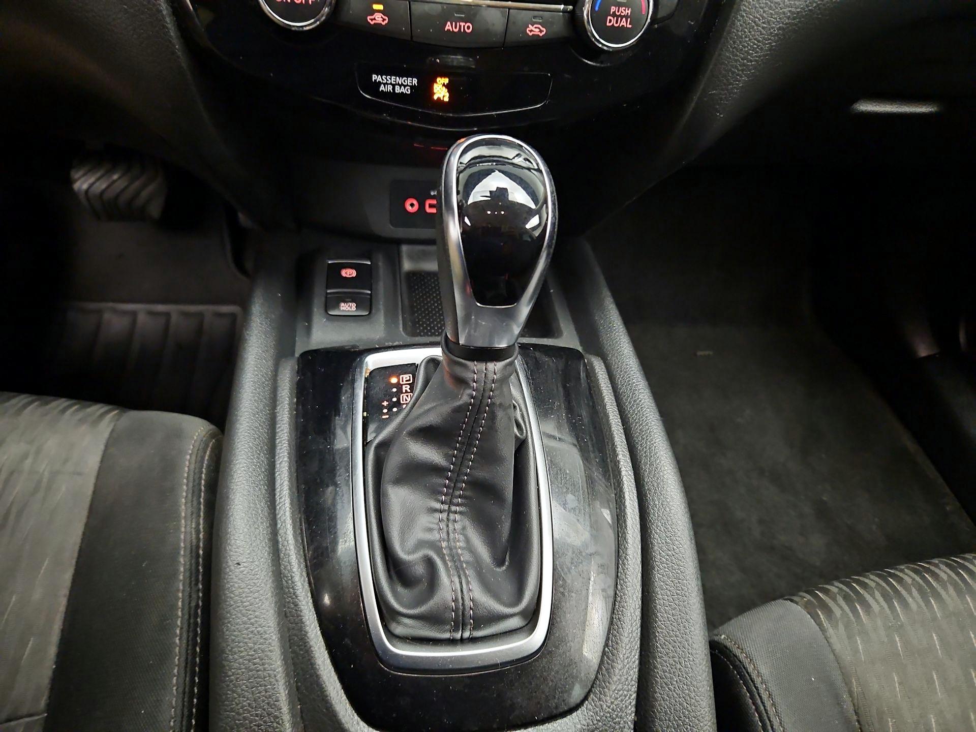 Thumbnail: 2019 Nissan Rogue - 17