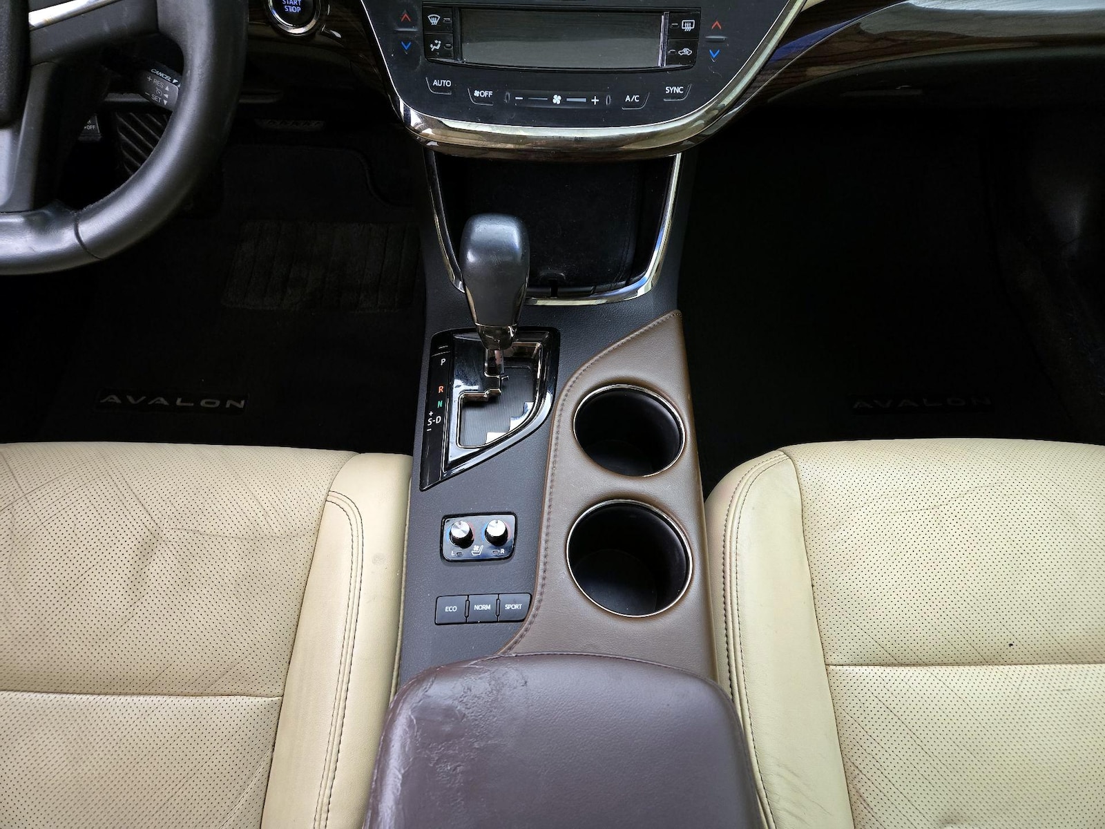 2015 Toyota Avalon Limited - Photo 18