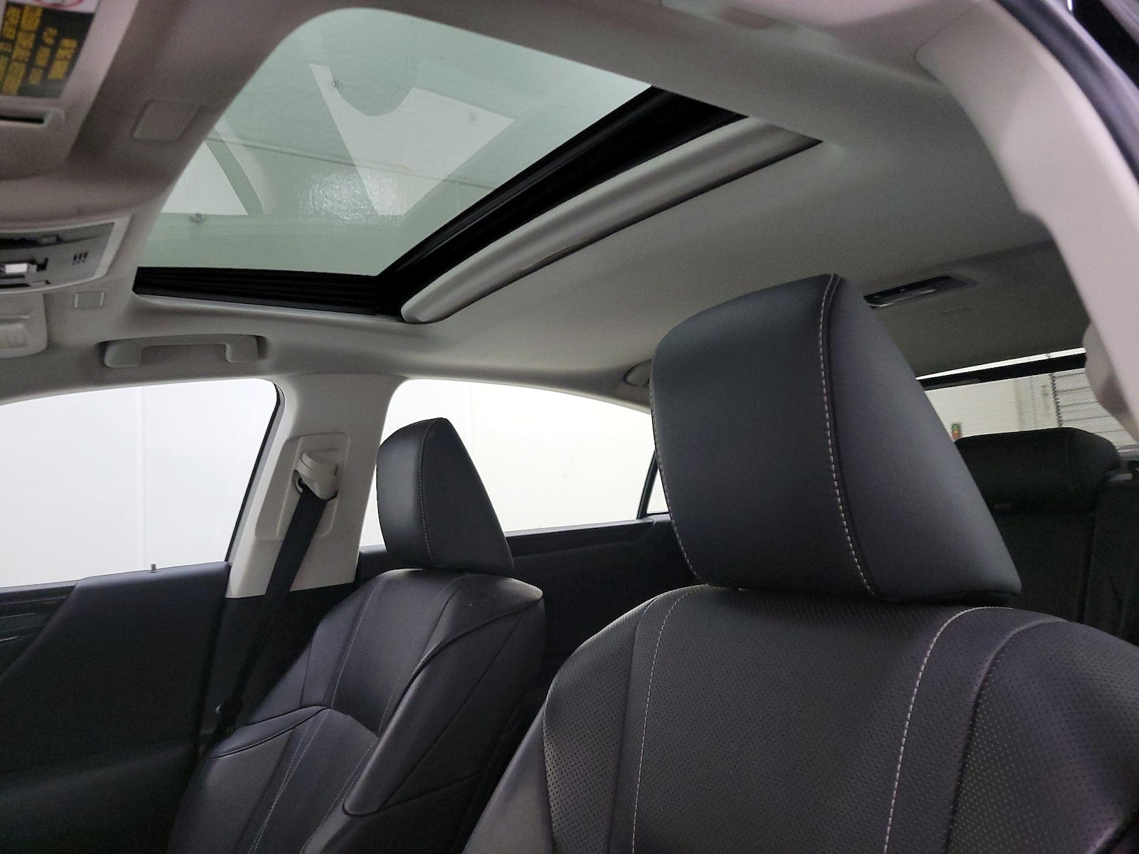 Sunroof(s) & Overhead Airbags