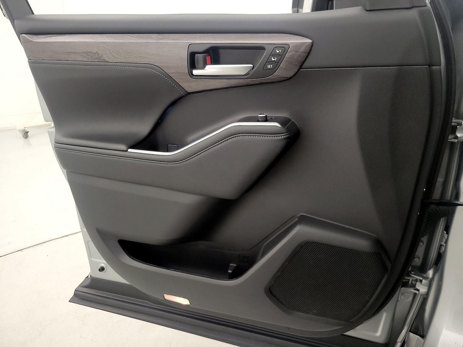 2024 Toyota Highlander Platinum - Photo 13