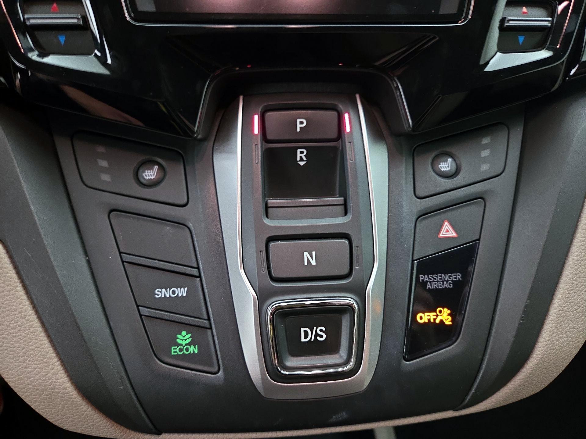 Thumbnail: 2018 Honda Odyssey - 16