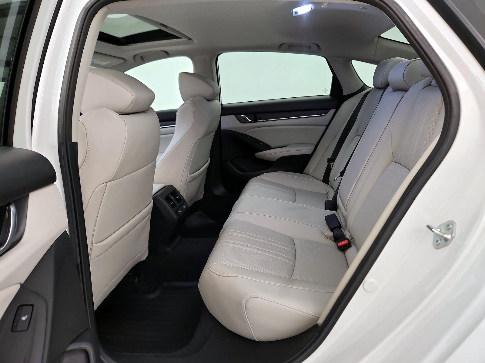 2021 Honda Accord Hybrid Touring - Photo 22