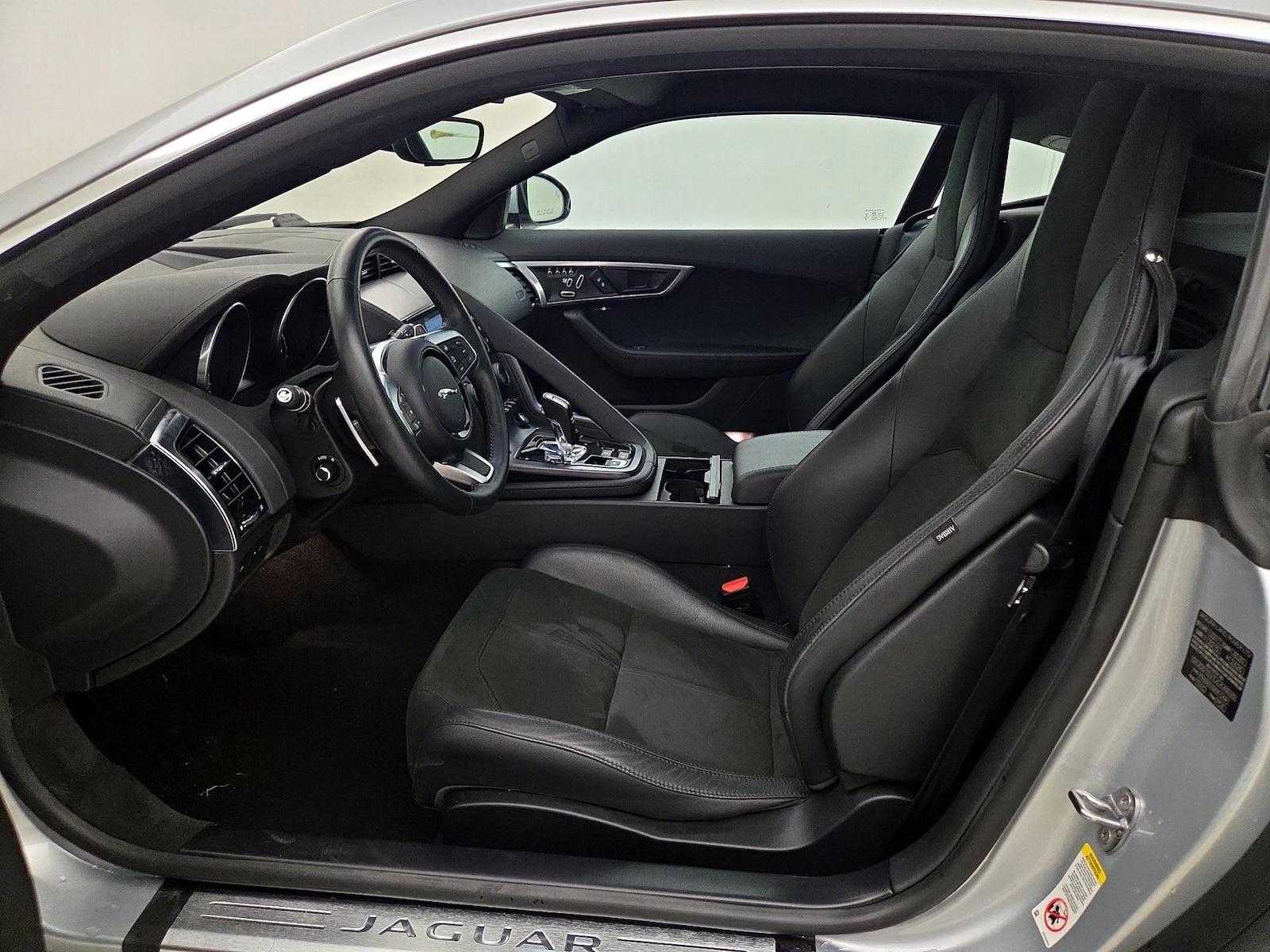 2018 Jaguar F-TYPE Base - Photo 12