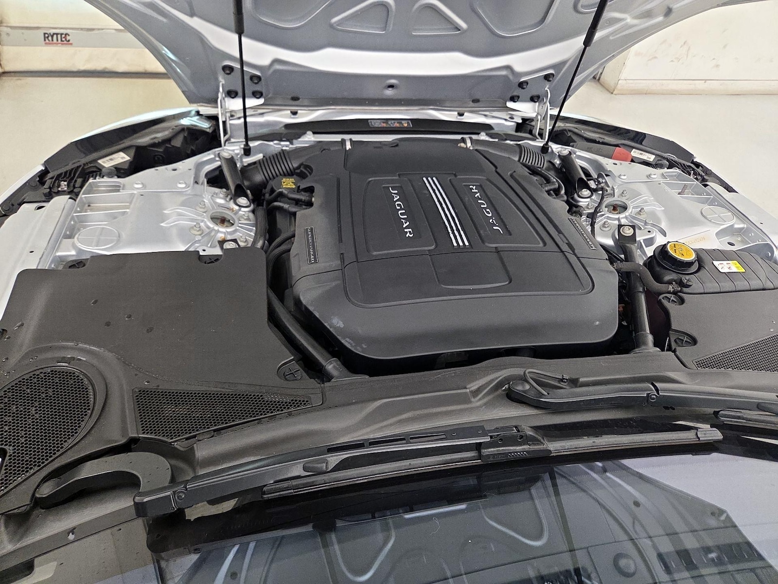 2018 Jaguar F-TYPE Base - Photo 23