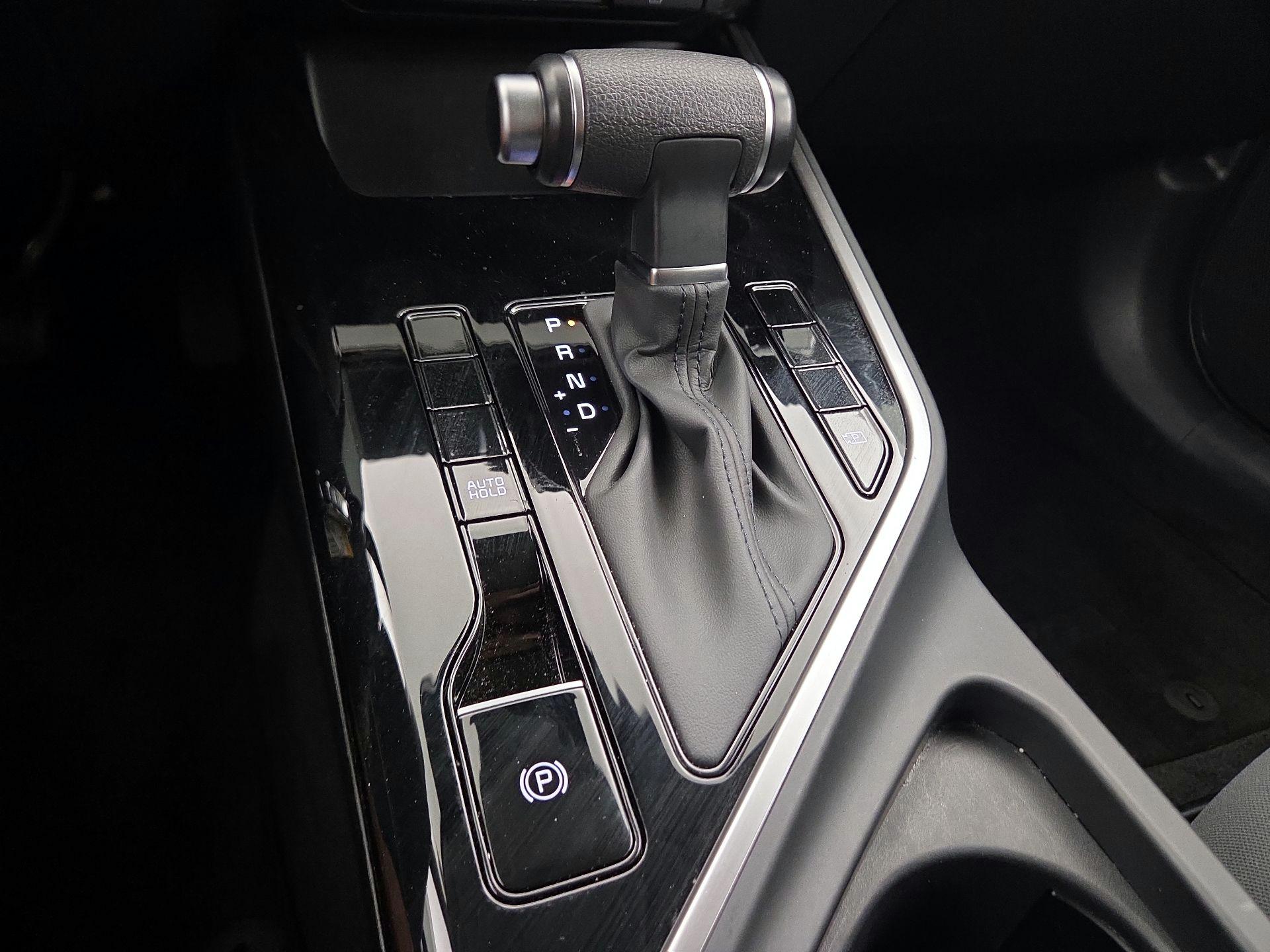Thumbnail: 2024 Kia Niro - 17