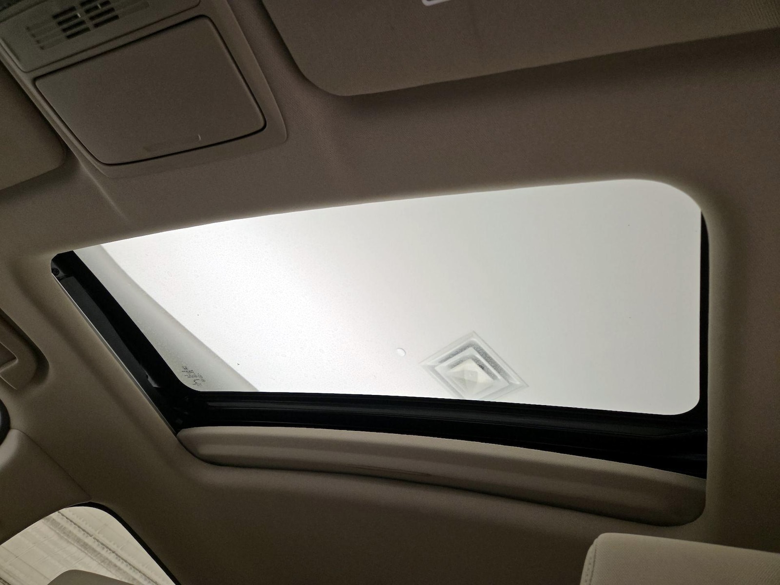 Sunroof(s) & Overhead Airbags