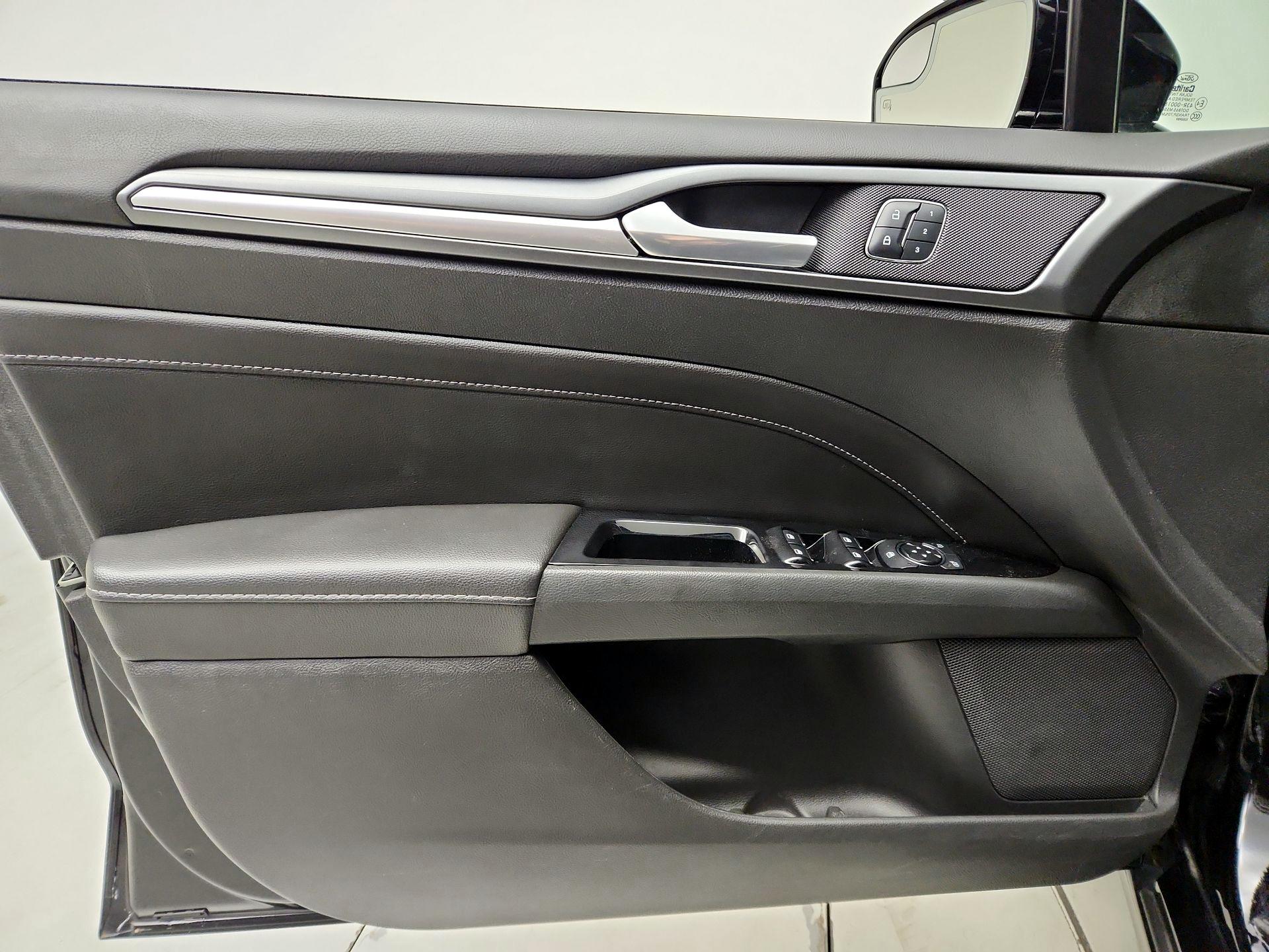 Thumbnail: 2016 Ford Fusion - 10